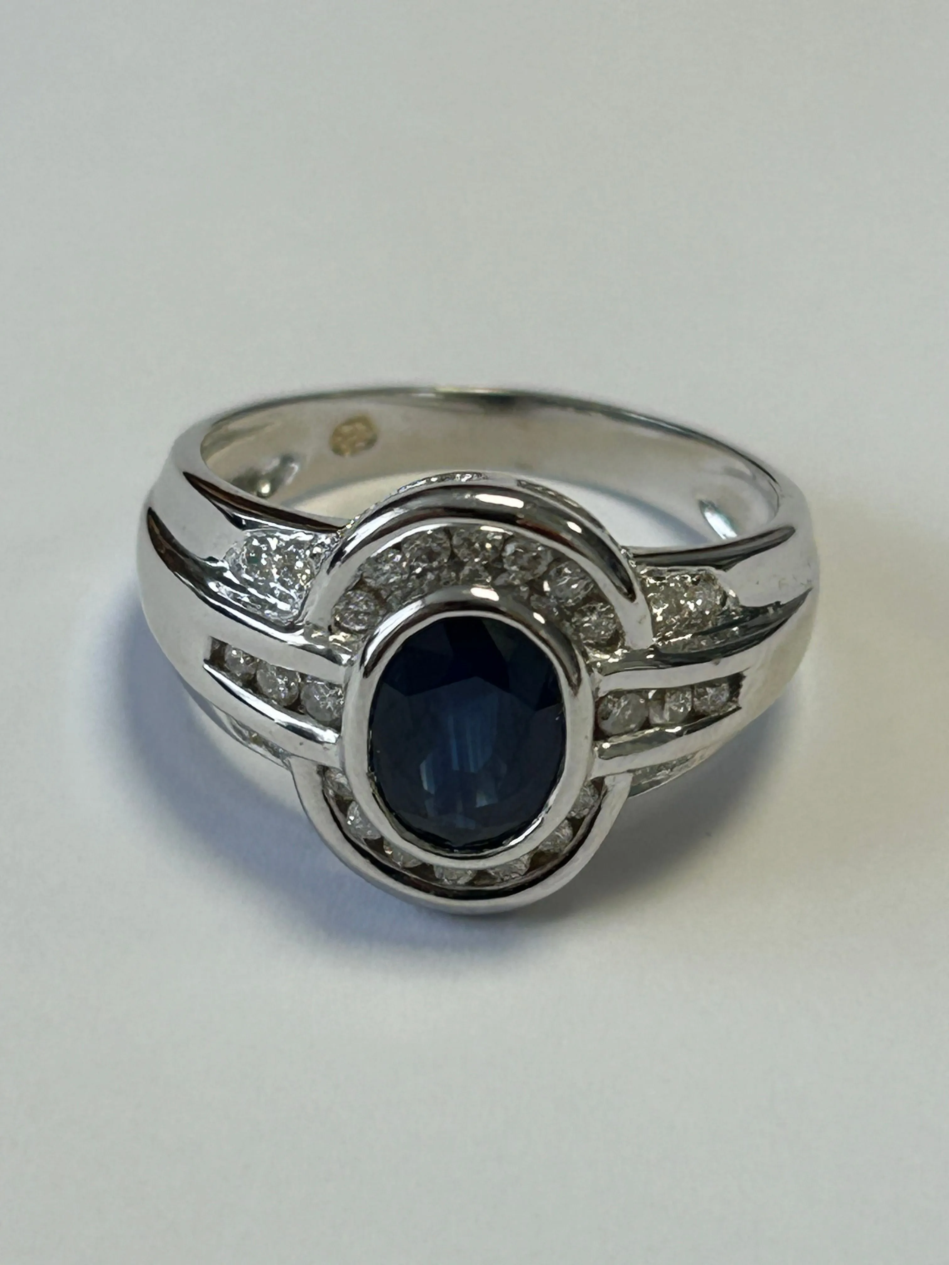 Bague en or blanc ornée d'un saphir sold by 58 Facettes product image thumbnail 3