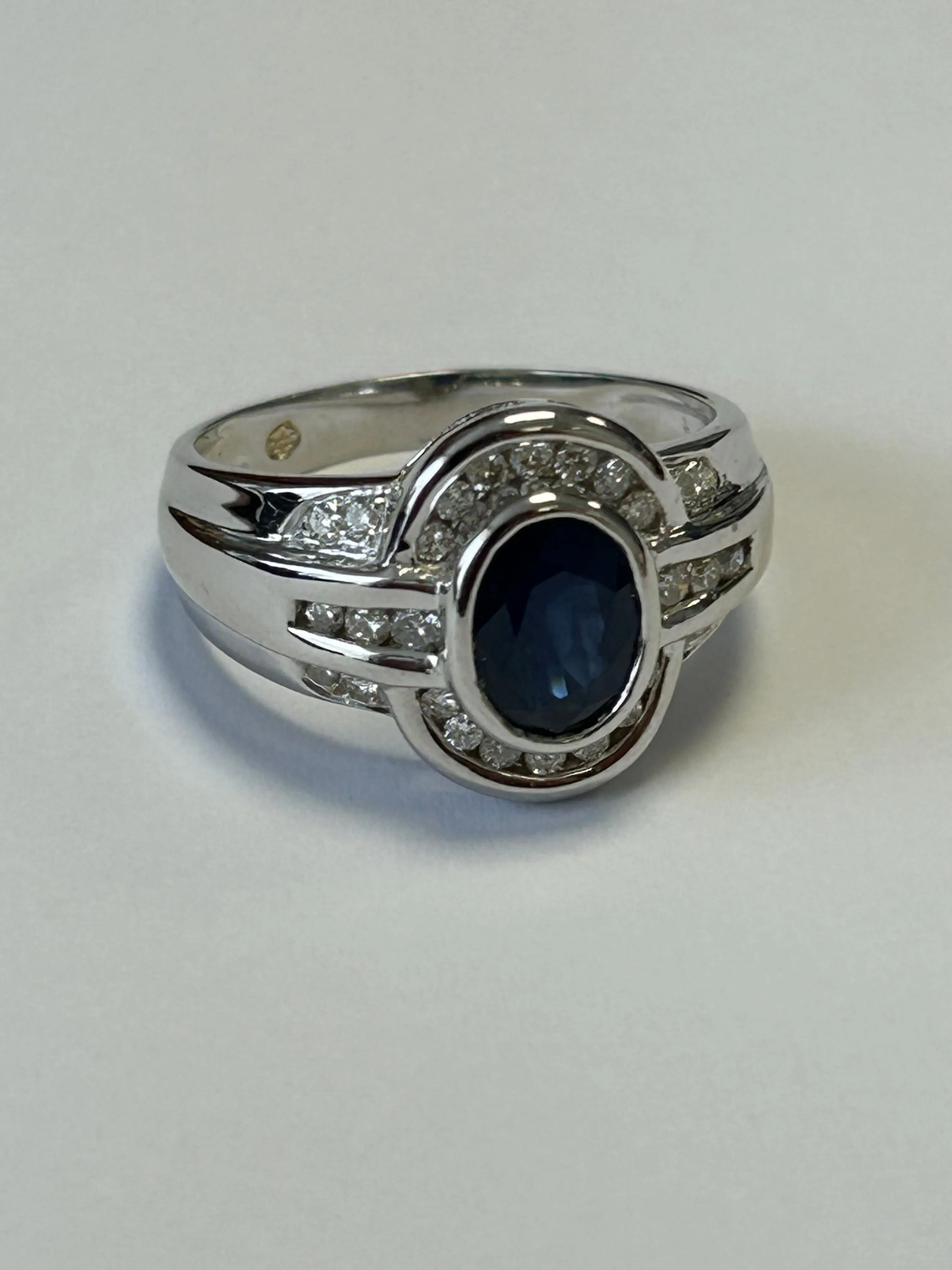 Bague en or blanc ornée d'un saphir sold by 58 Facettes product image thumbnail 5
