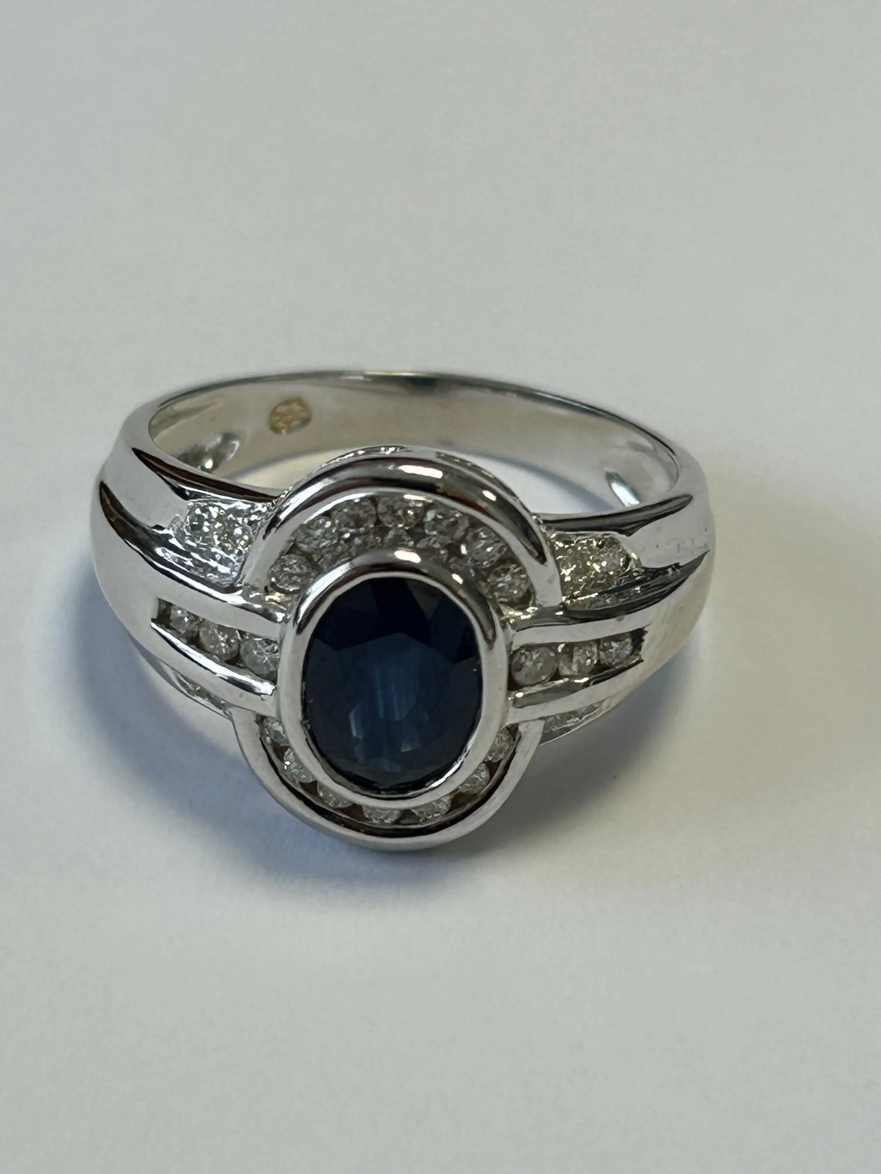 Bague en or blanc ornée d'un saphir sold by 58 Facettes product image thumbnail 4