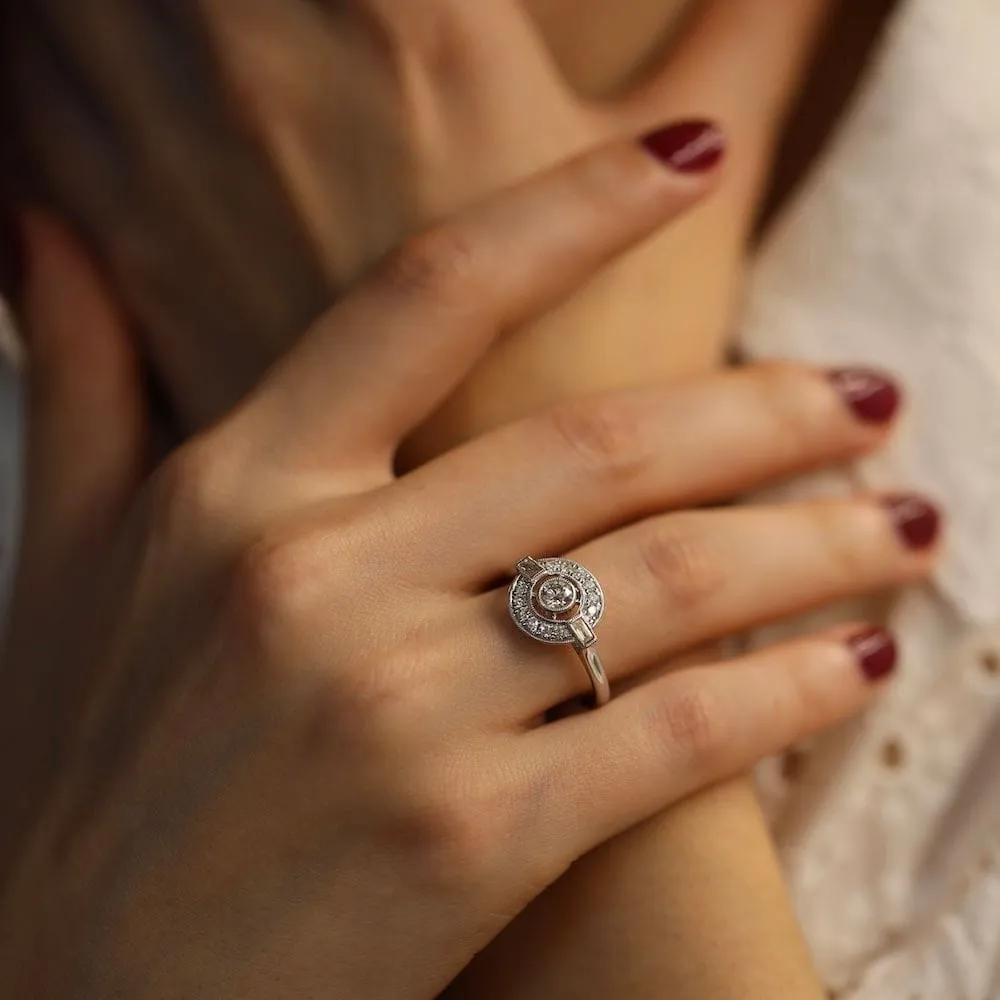 Bague style Art Déco en or blanc avec diamants sold by 58 Facettes product image thumbnail 2