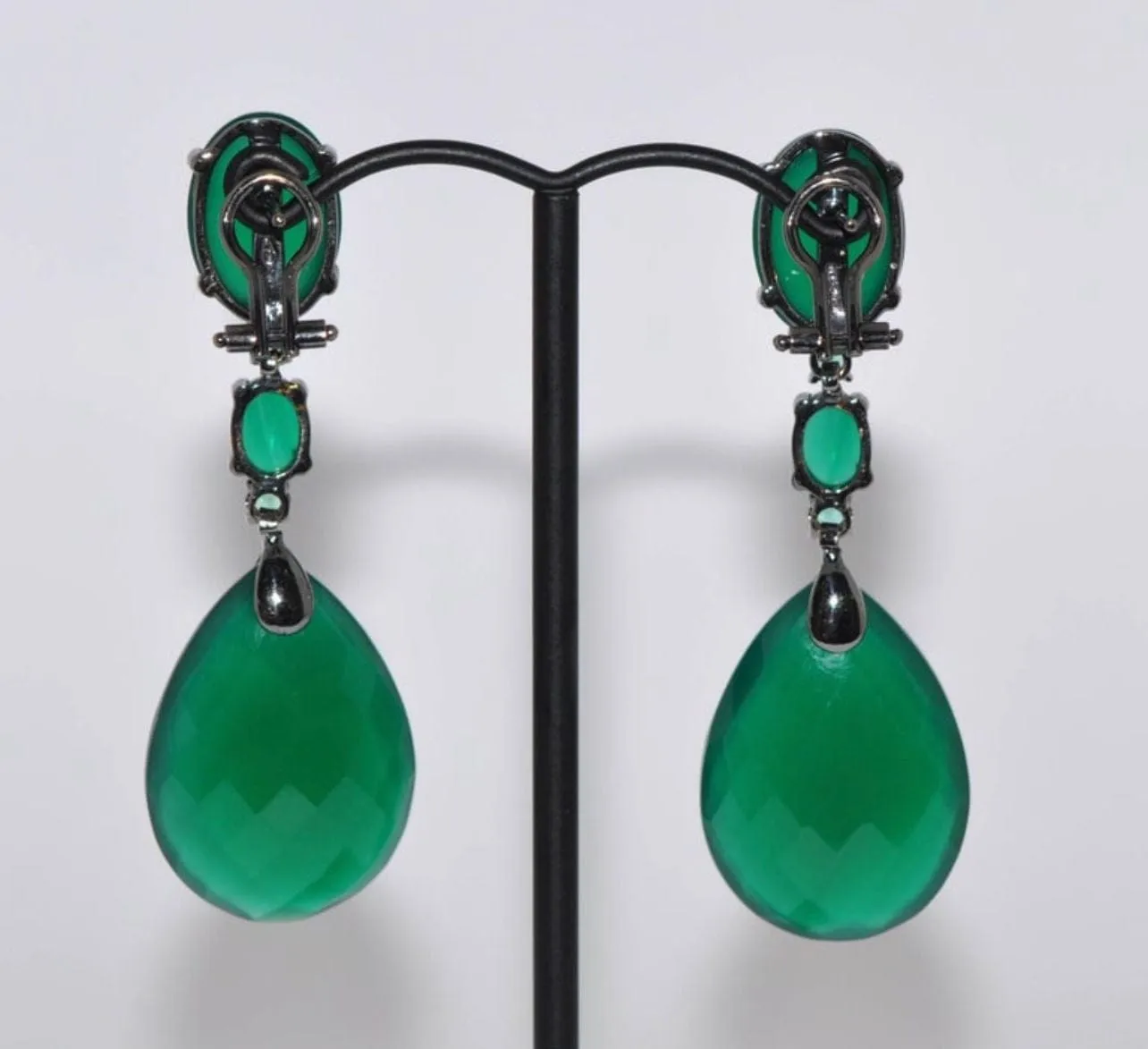Boucles D'oreilles Chandelier Or Noir, Agate Verte Et Émeraude sold by 58 Facettes product image thumbnail 5