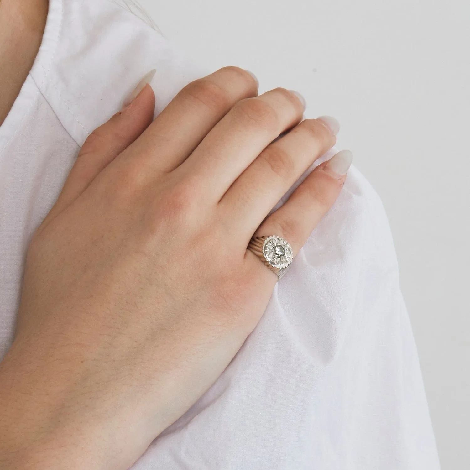 Bague chevalière en or gris et diamants sold by 58 Facettes product image thumbnail 3