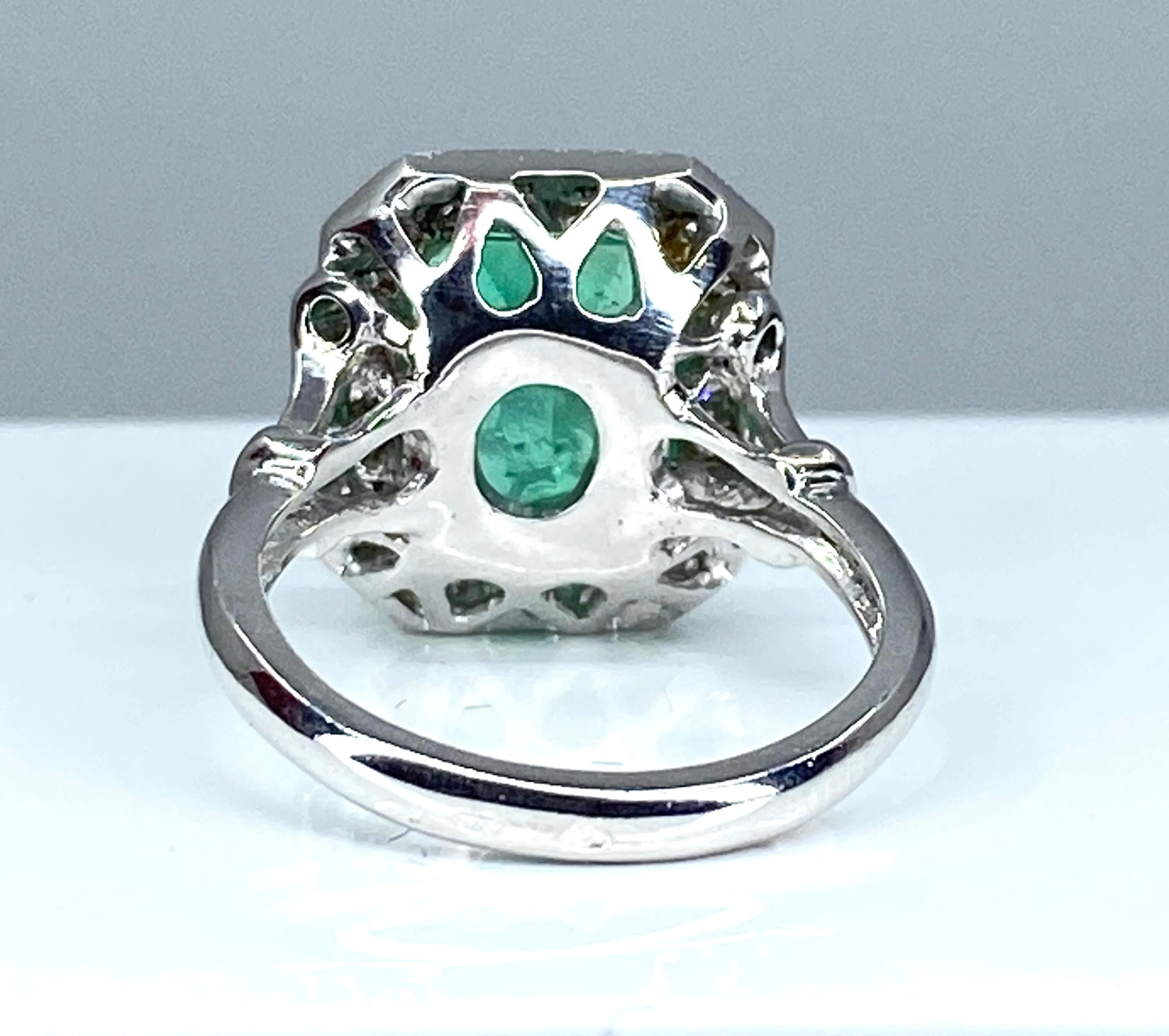 Bague émeraude 5,32 carats et diamants sold by 58 Facettes product image thumbnail 4