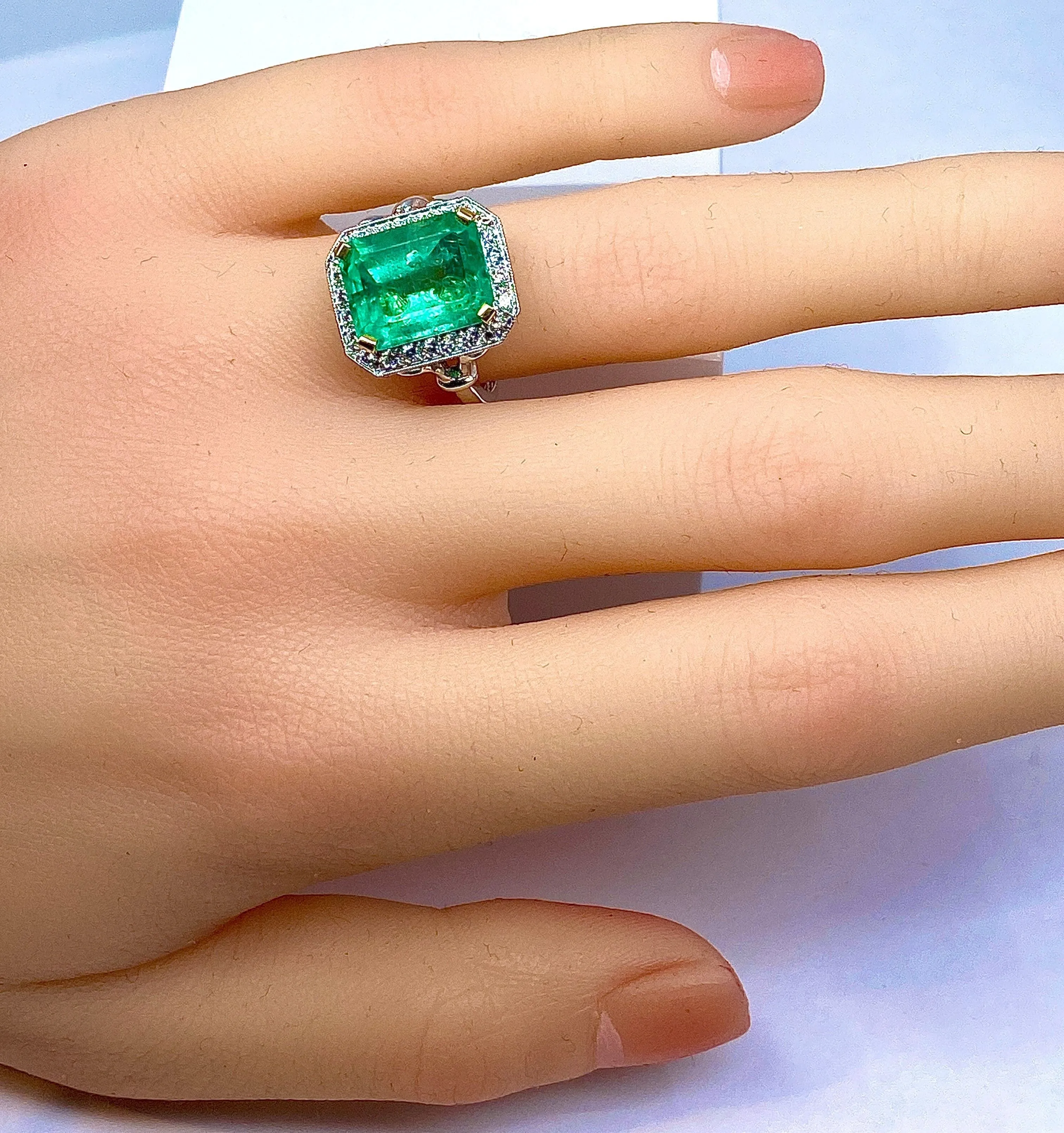 Bague émeraude 5,32 carats et diamants sold by 58 Facettes product image thumbnail 2