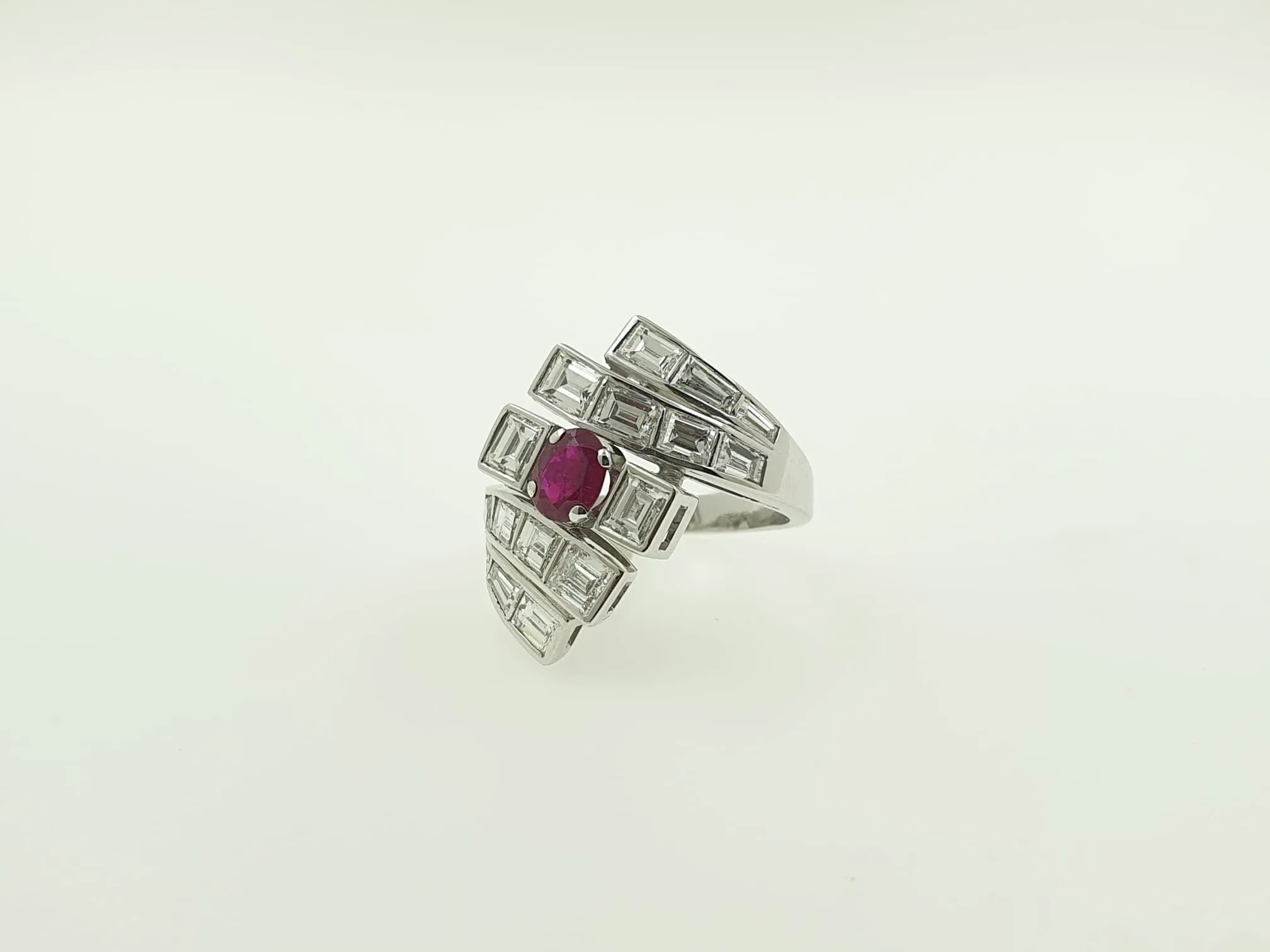 Bague or blanc rubis diamants sold by 58 Facettes product image thumbnail 2