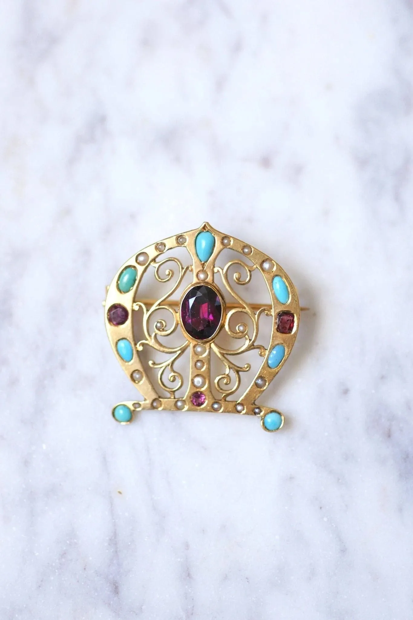 Broche ancienne fer à cheval en or, turquoises, perles, et grenats sold by 58 Facettes product image thumbnail 2