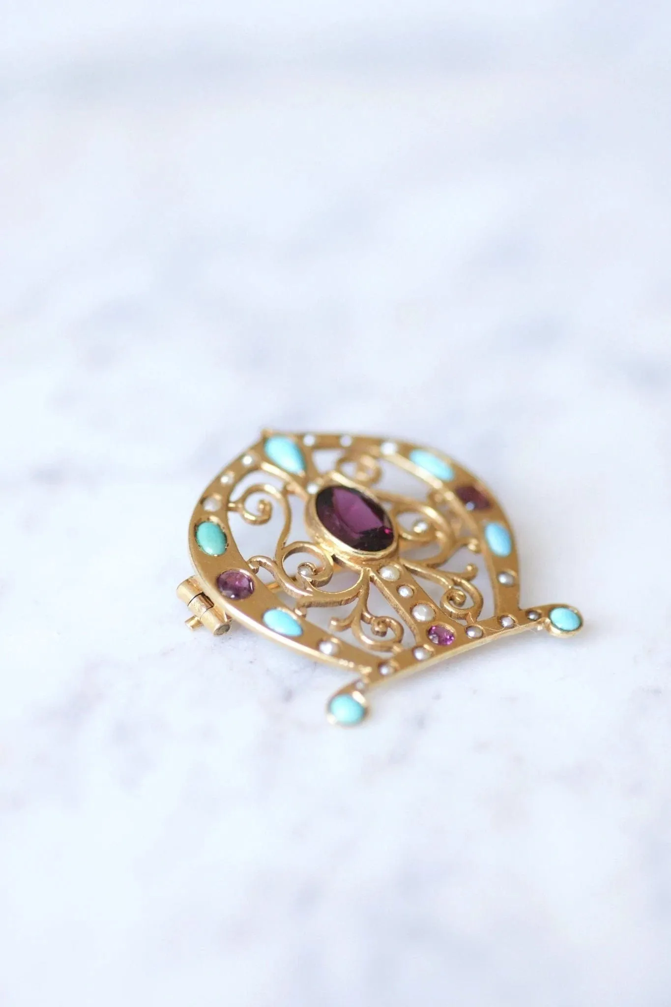 Broche ancienne fer à cheval en or, turquoises, perles, et grenats sold by 58 Facettes product image thumbnail 5