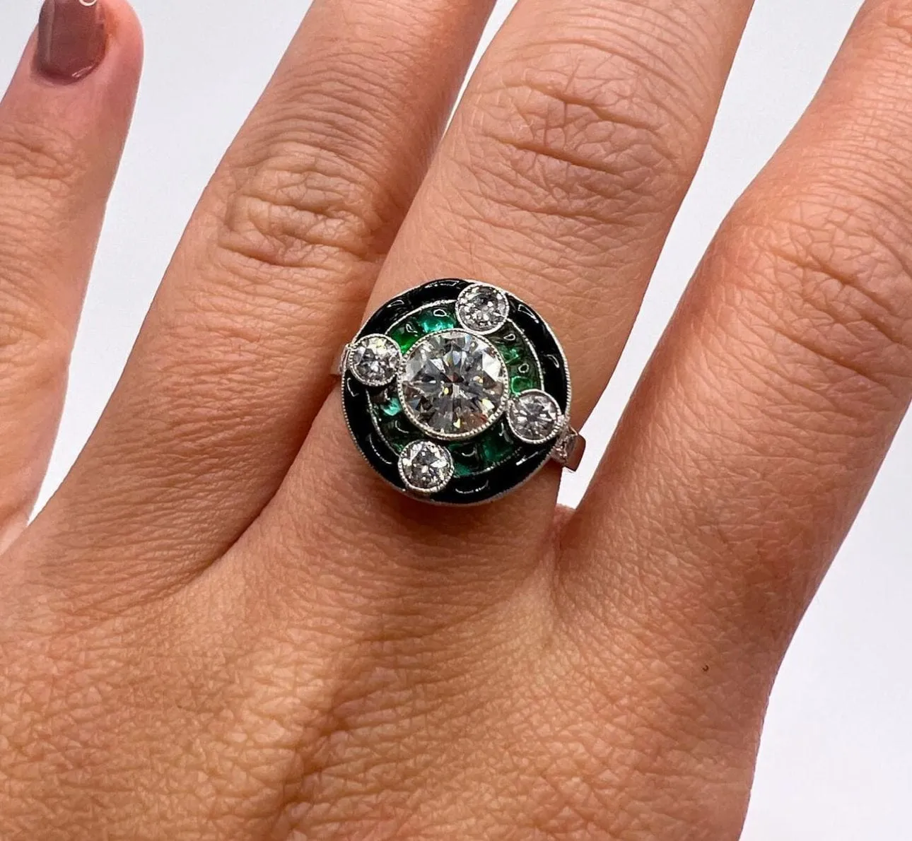 Bague style art déco platine diamants émeraudes onyx sold by 58 Facettes product image thumbnail 2