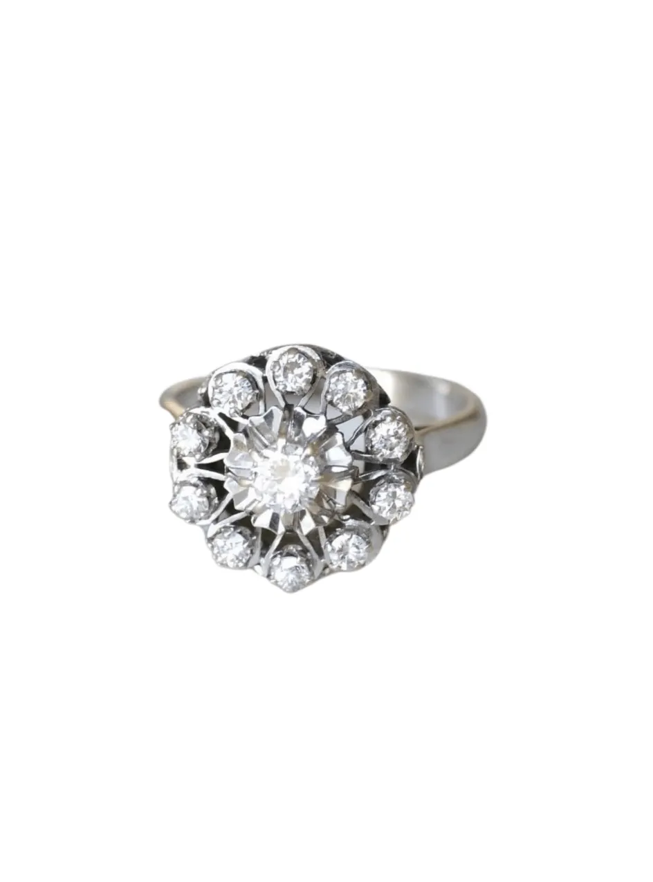Bague marguerite or blanc et diamants sold by 58 Facettes