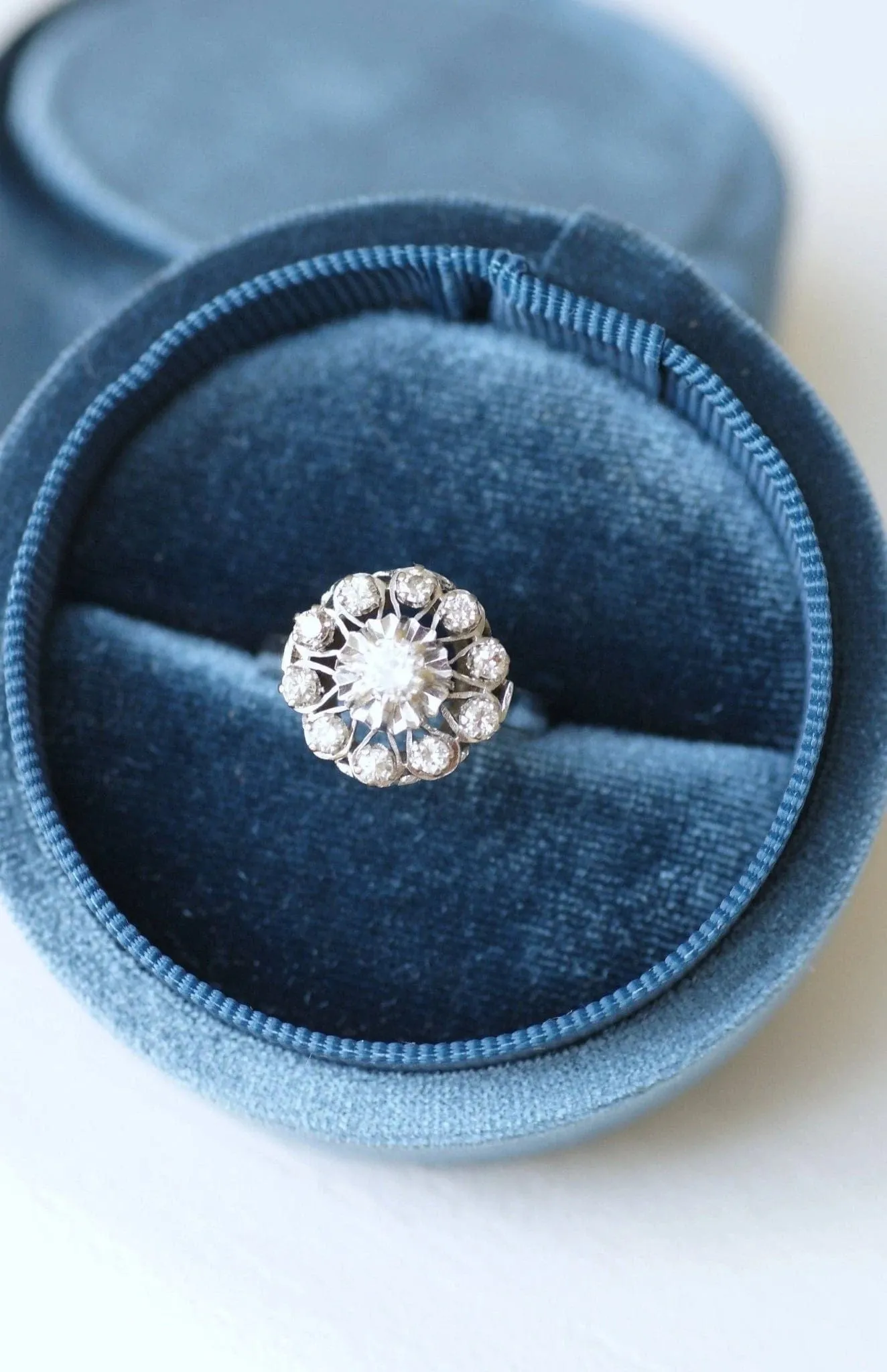 Bague marguerite or blanc et diamants sold by 58 Facettes product image thumbnail 4