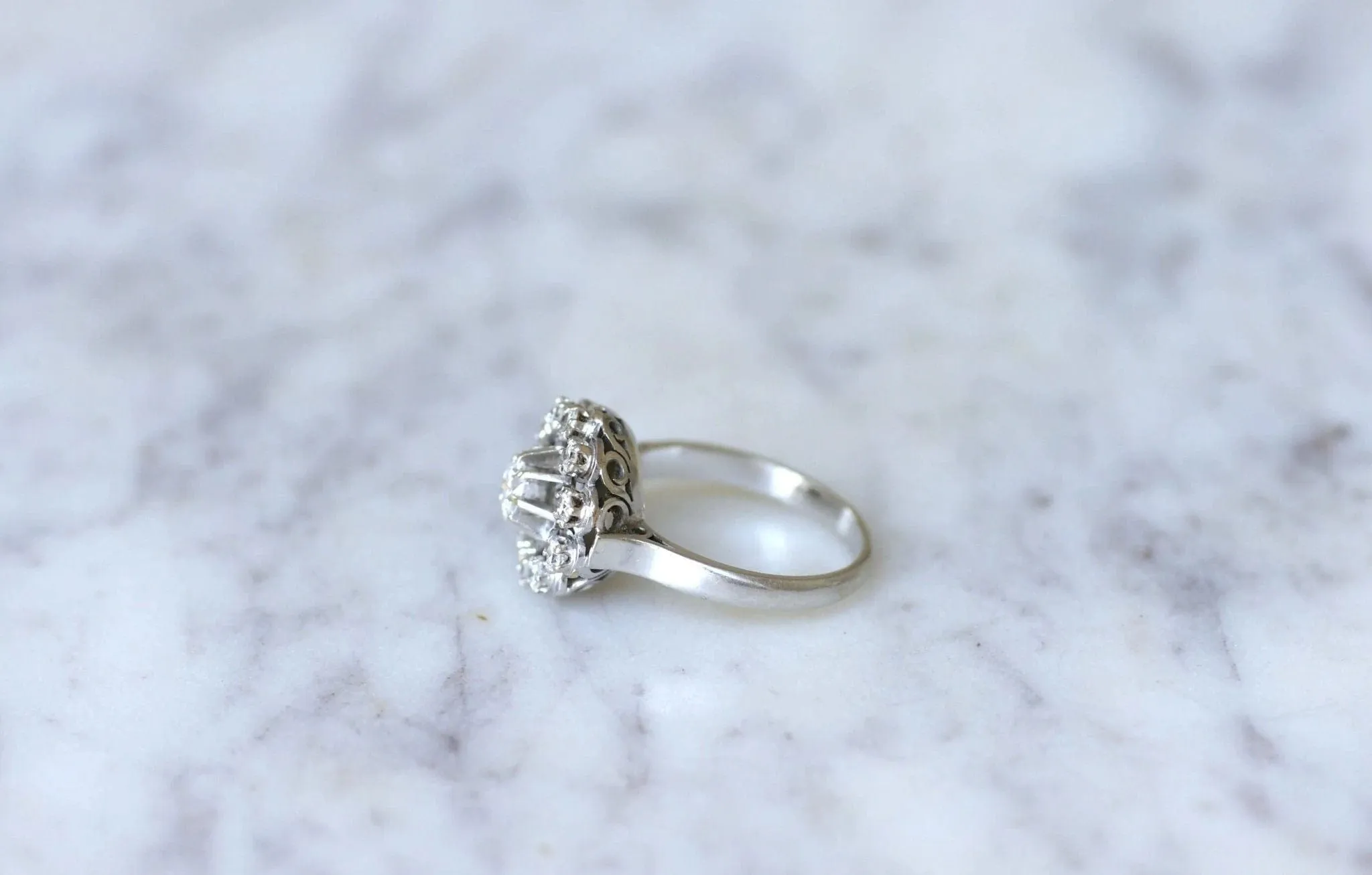 Bague marguerite or blanc et diamants sold by 58 Facettes product image thumbnail 5