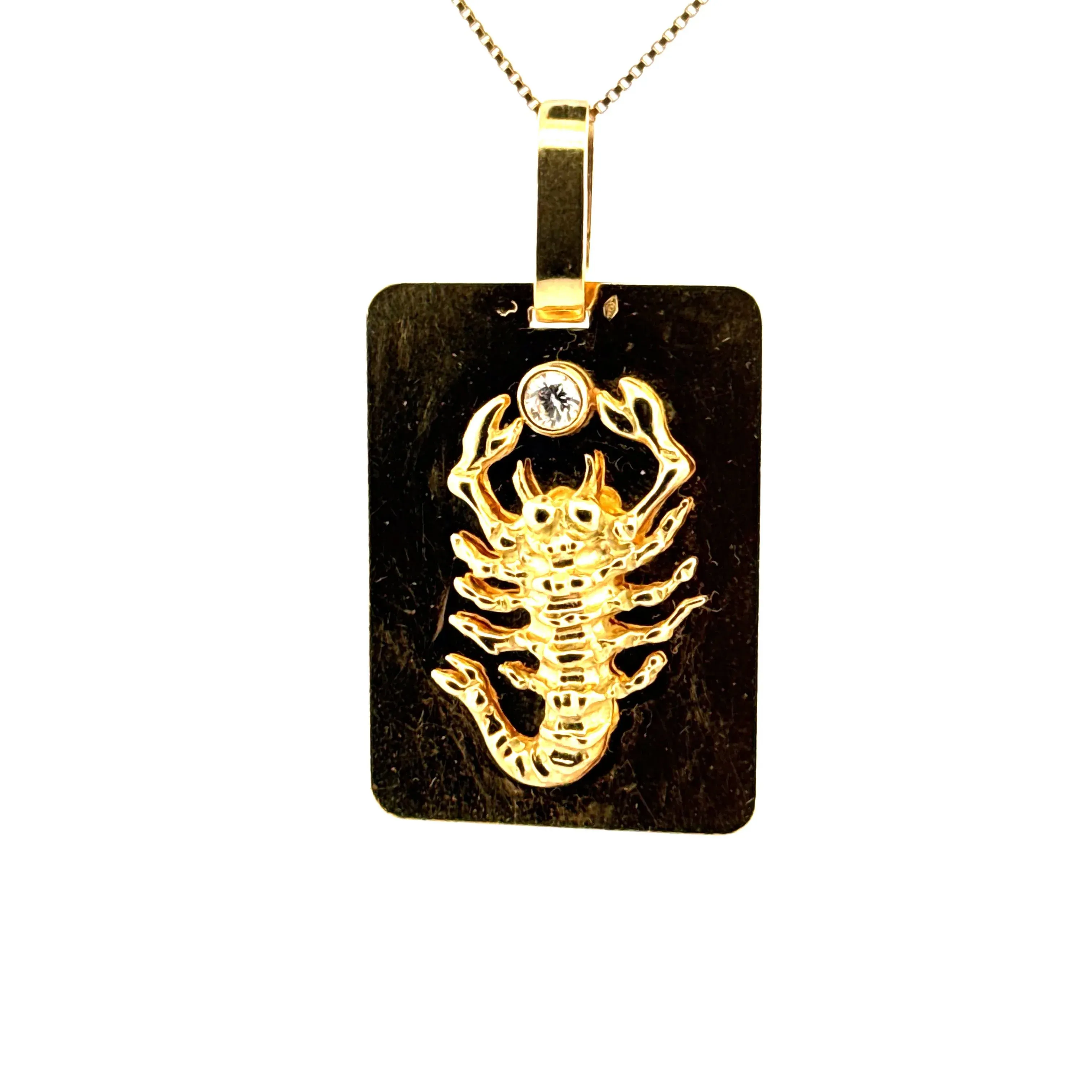 Pendentif Plaque or jaune signe scorpion et diamant sold by 58 Facettes product image thumbnail 3