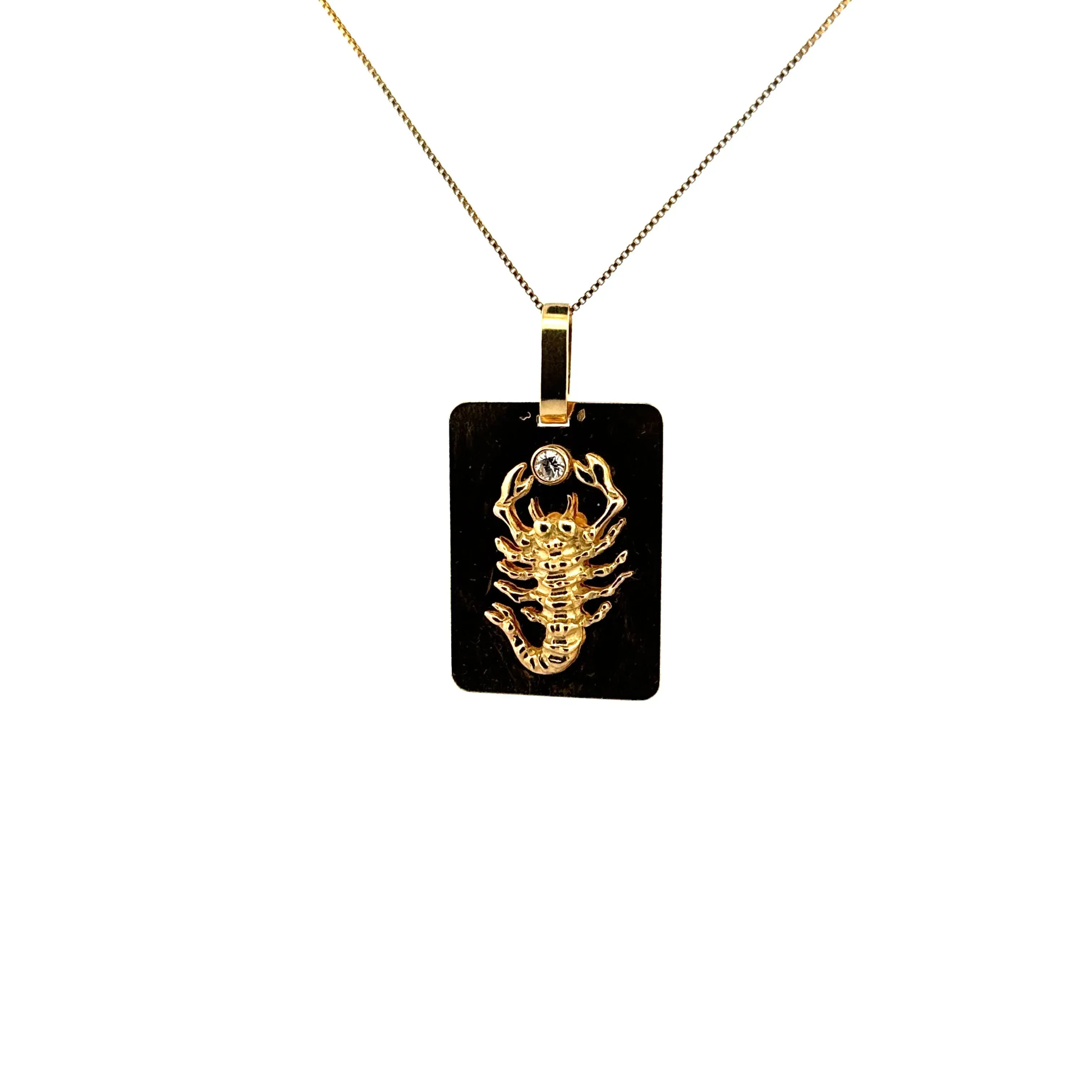 Pendentif Plaque or jaune signe scorpion et diamant sold by 58 Facettes
