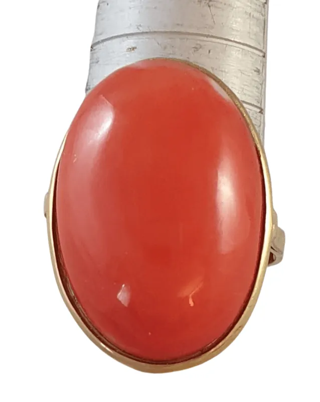 BAGUE OR JAUNE AVEC CABOCHON DE CORAIL ORANGE sold by 58 Facettes