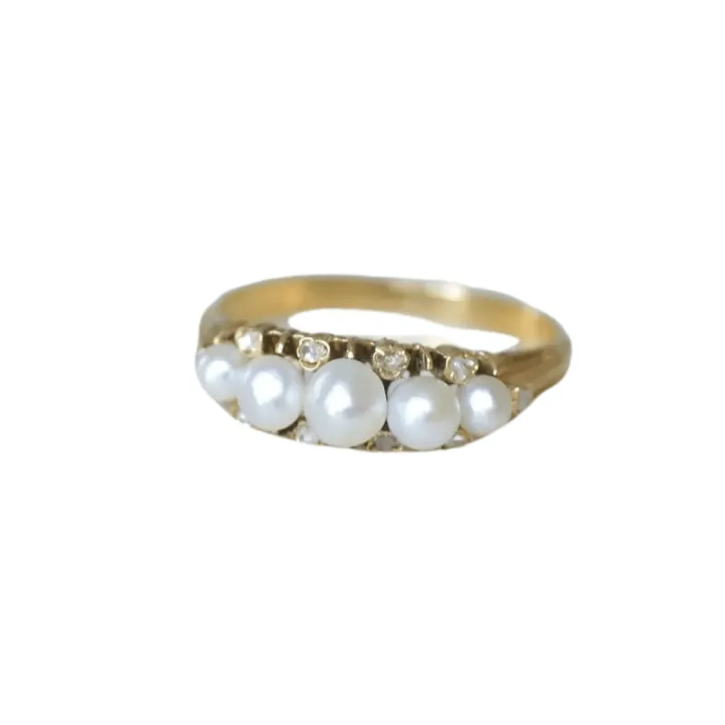 Bague jarretière perles et diamants sold by 58 Facettes