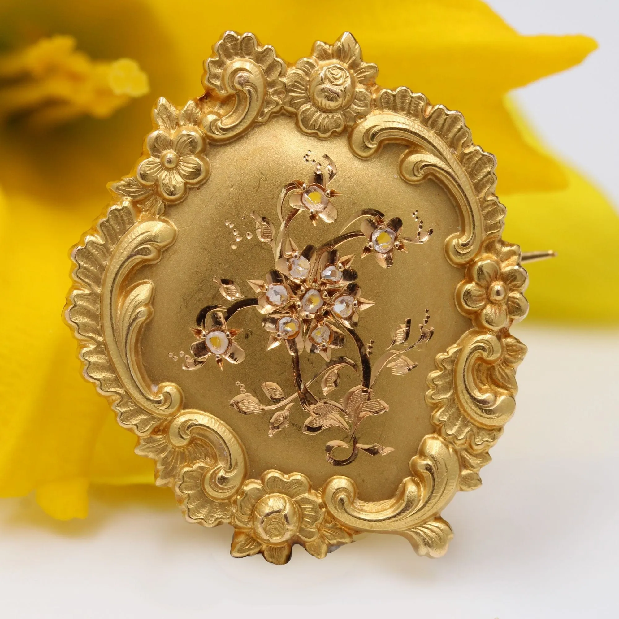 Broche ancienne or jaune et diamants taillés en rose sold by 58 Facettes product image thumbnail 3