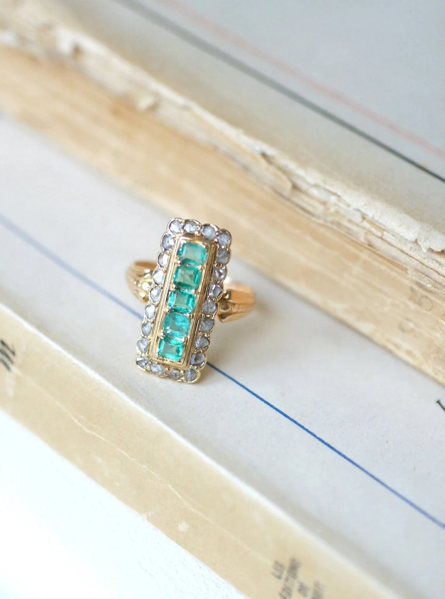 Bague marquise émeraude et diamants sold by 58 Facettes