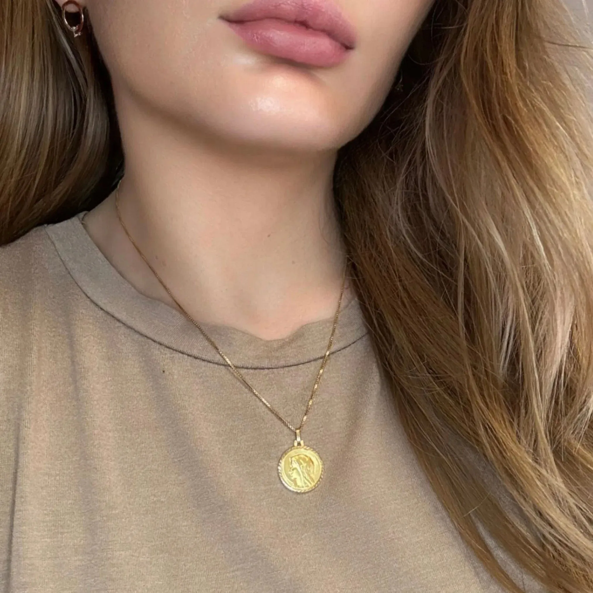 Médaille Or Jaune Marie 18 k sold by 58 Facettes product image thumbnail 2