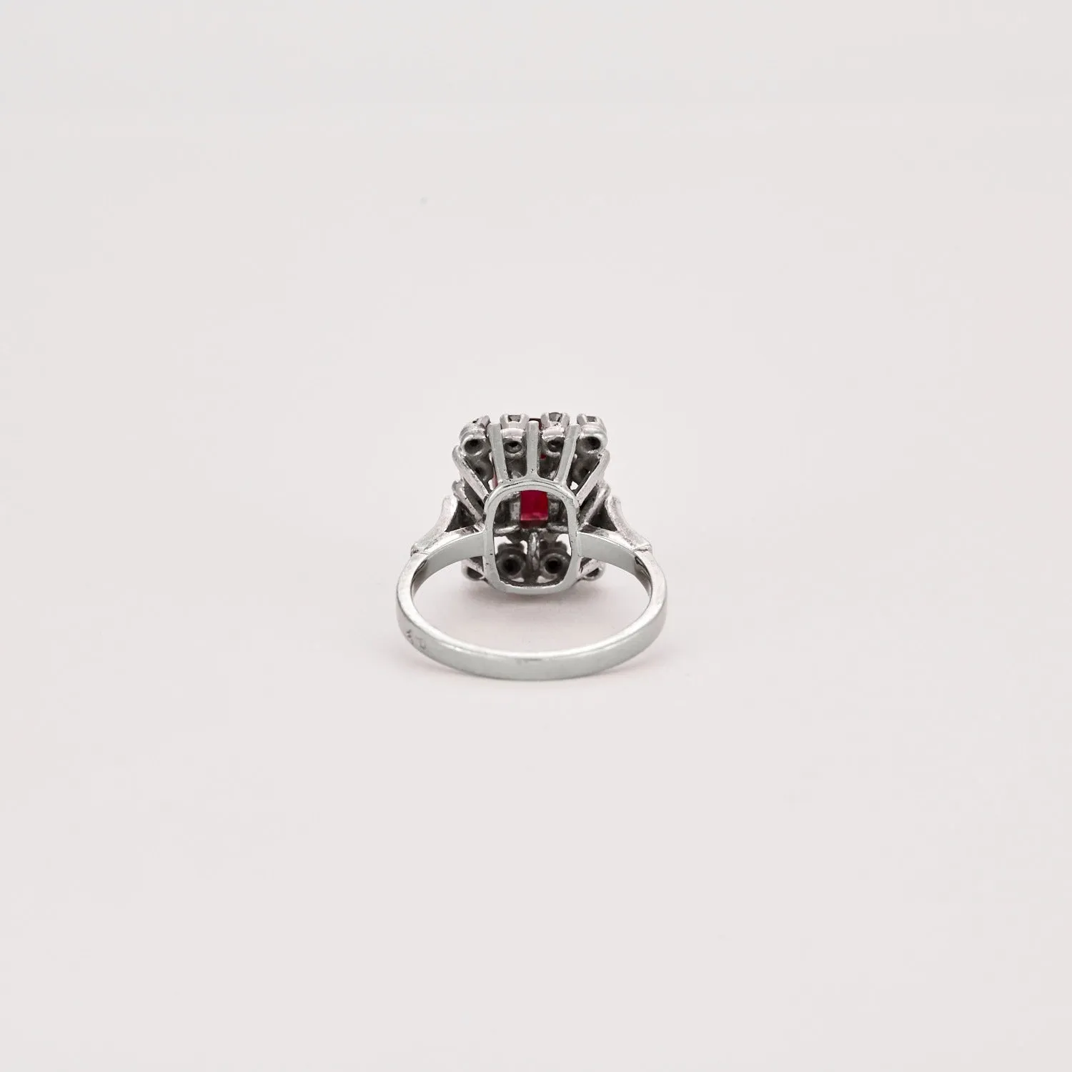 Bague en platine, or gris et rubis, diamants sold by 58 Facettes product image thumbnail 5