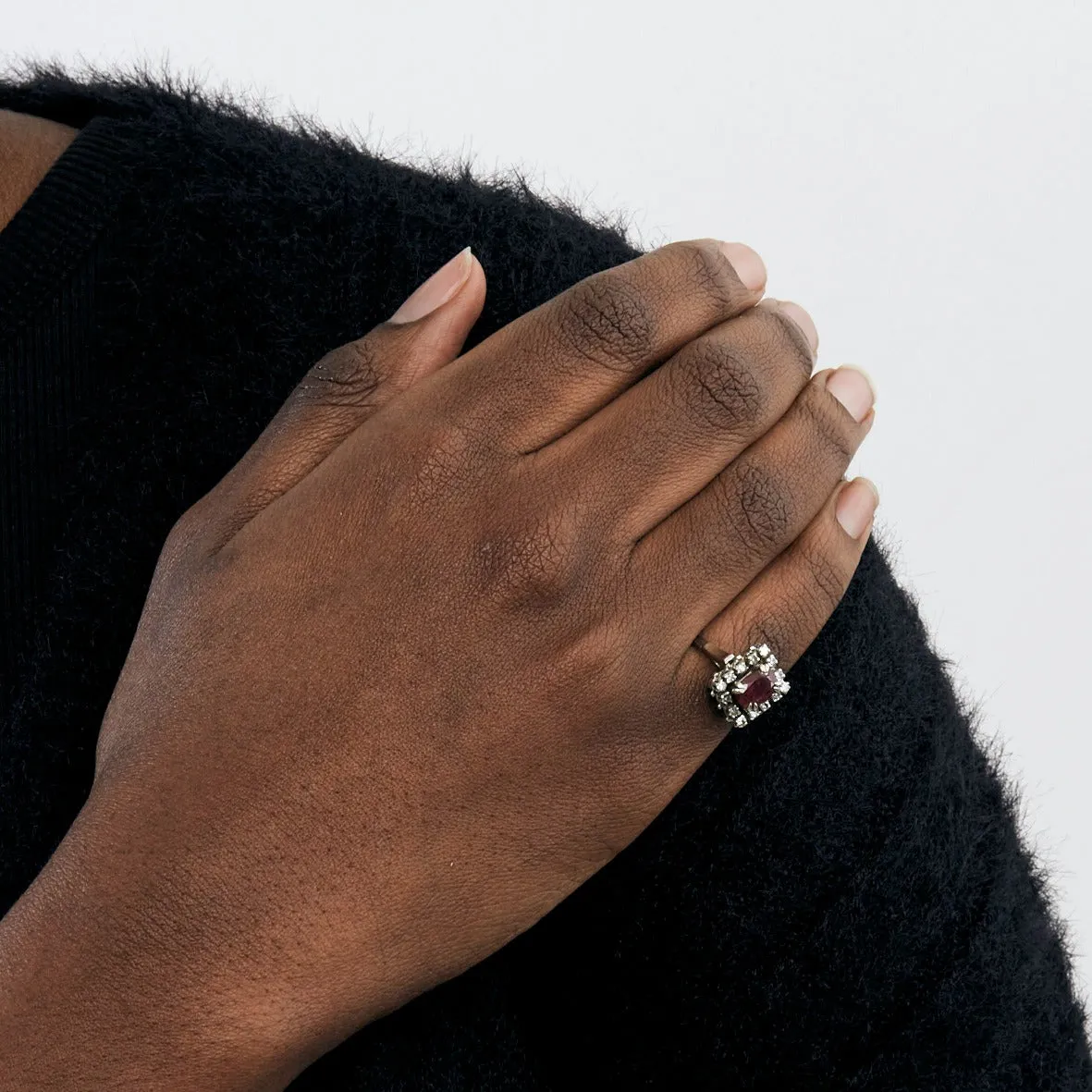 Bague en platine, or gris et rubis, diamants sold by 58 Facettes product image thumbnail 3