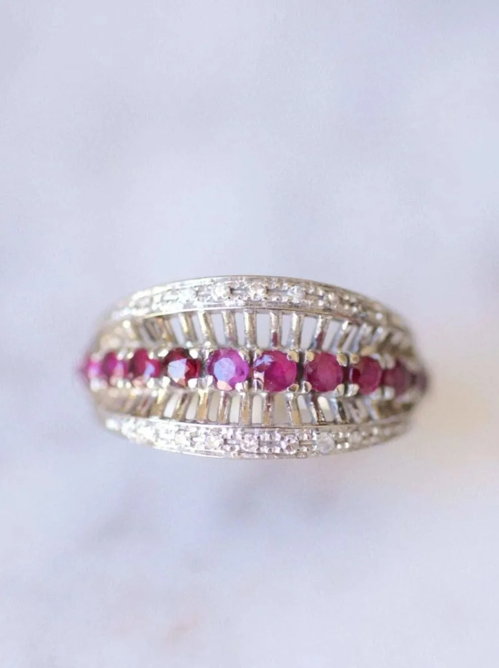 Bague bandeau vintage en or gris, rubis, et diamants sold by 58 Facettes product image thumbnail 5