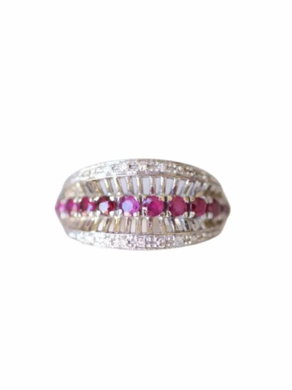 Bague bandeau vintage en or gris, rubis, et diamants sold by 58 Facettes
