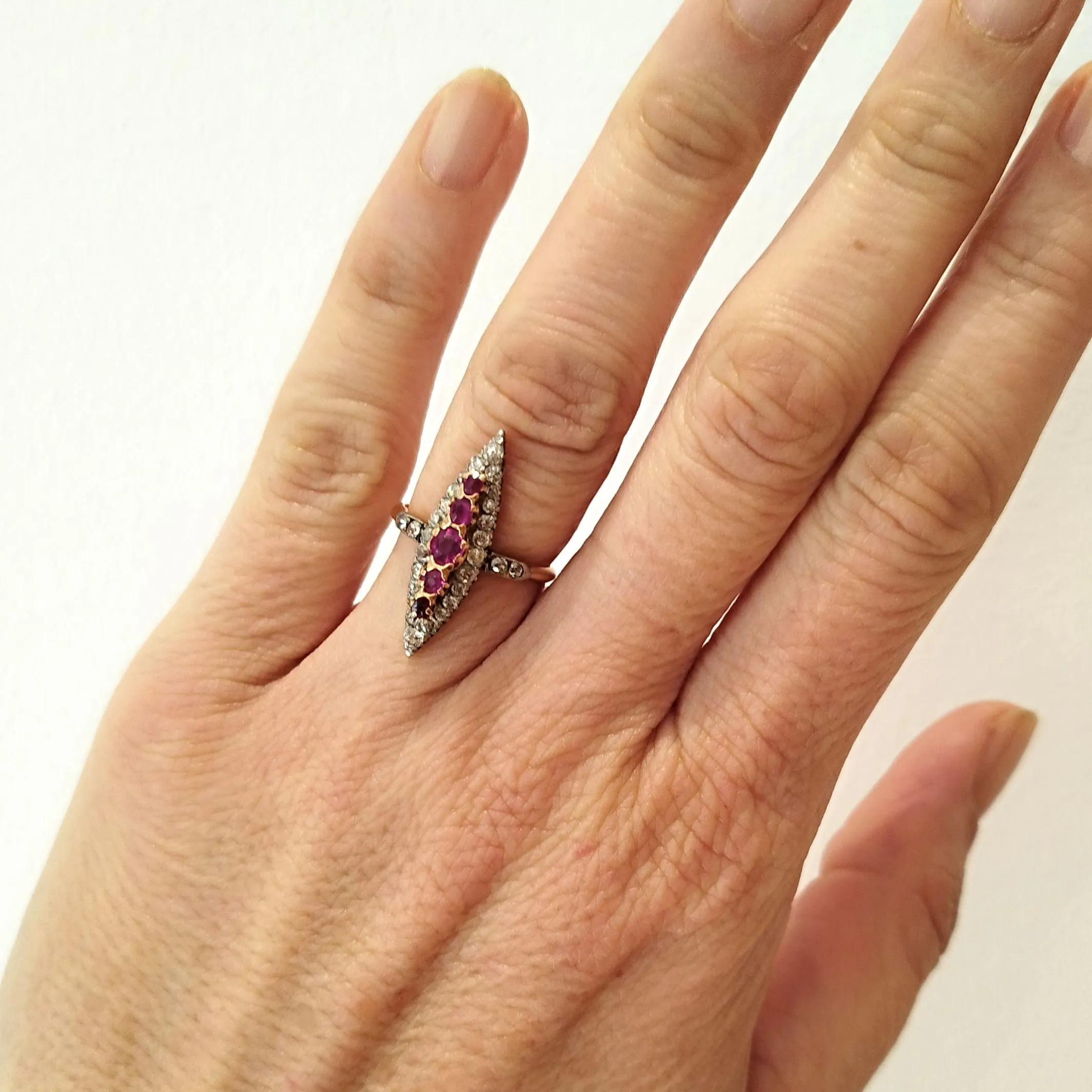 Bague Marquise ancienne diamants rubis sold by 58 Facettes product image thumbnail 2