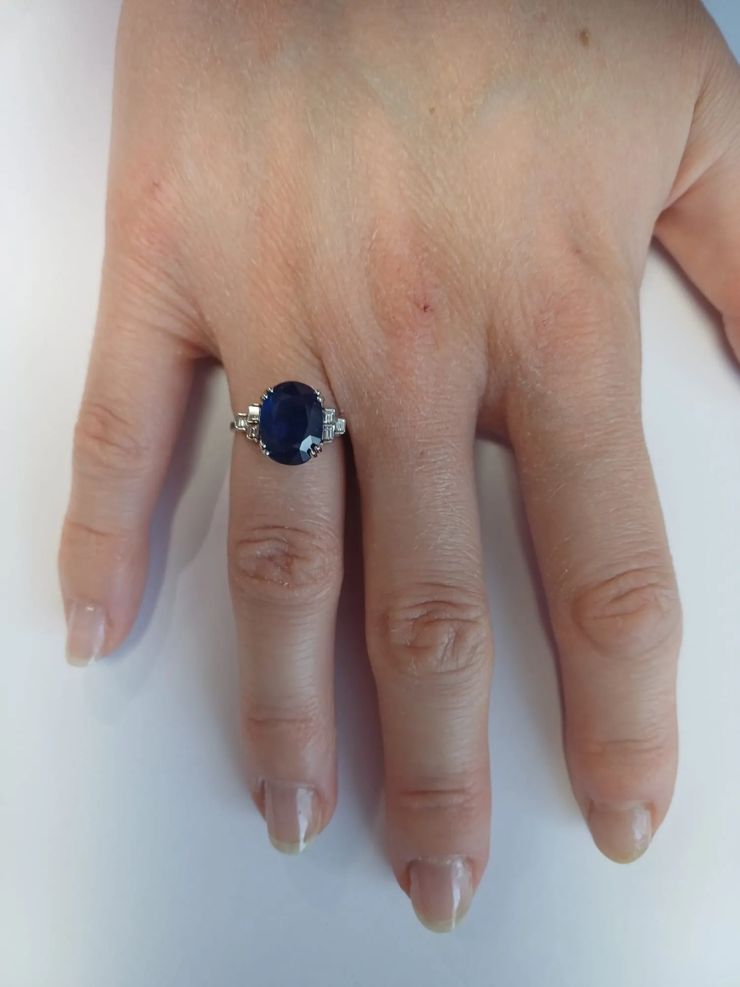 Bague en or blanc six griffes sertie d'un Saphir sold by 58 Facettes product image thumbnail 3