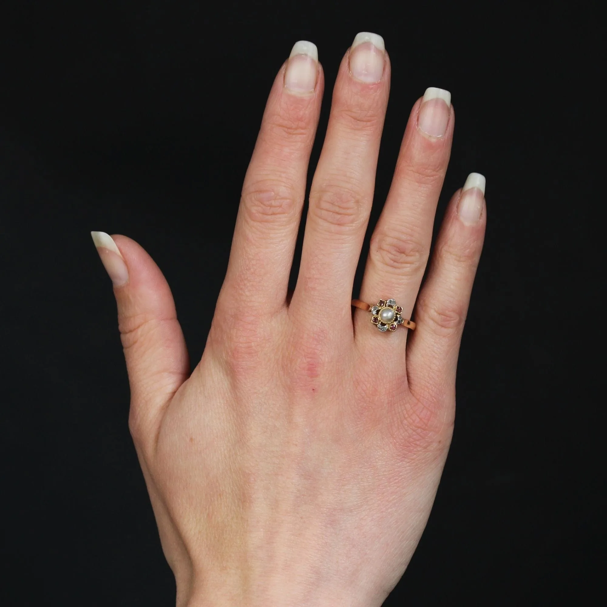 Bague ancienne perle fine rubis et diamants taillés en rose sold by 58 Facettes product image thumbnail 2