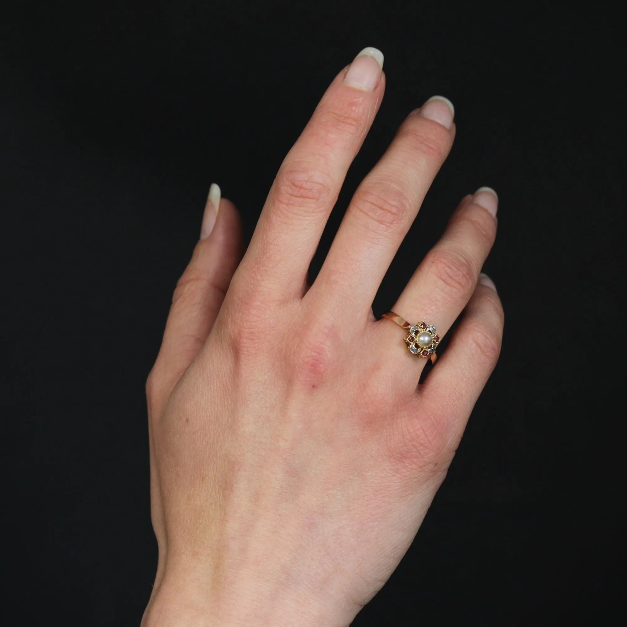 Bague ancienne perle fine rubis et diamants taillés en rose sold by 58 Facettes product image thumbnail 4