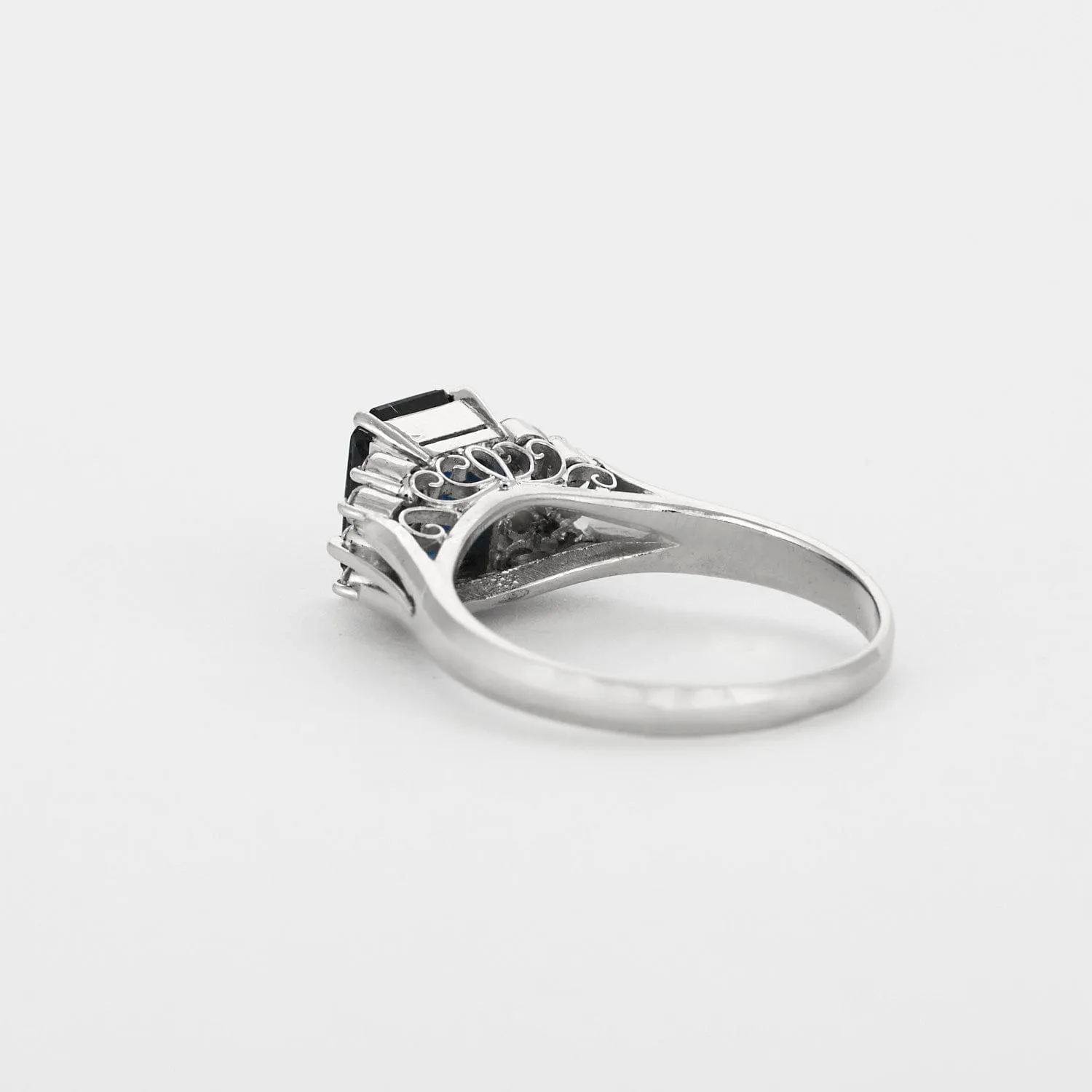 Bague en platine Saphir et diamants sold by 58 Facettes product image thumbnail 5