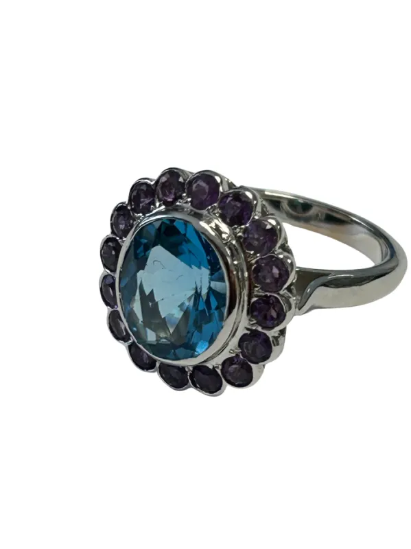 Bague Marguerite en or blanc ornée en son centre d'une topaze sold by 58 Facettes