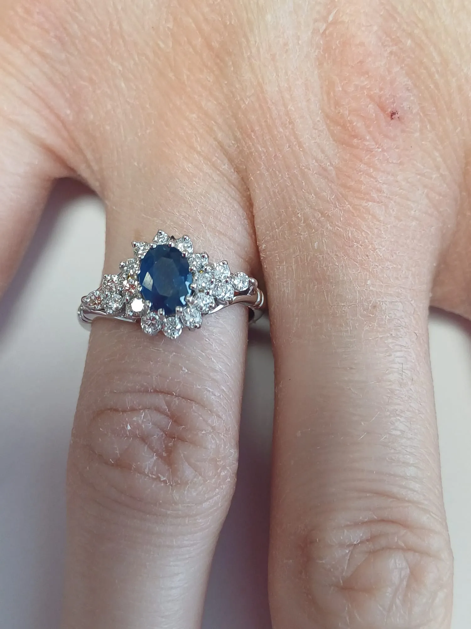 Bague marguerite en or blanc ornée d'un saphir sold by 58 Facettes product image thumbnail 5