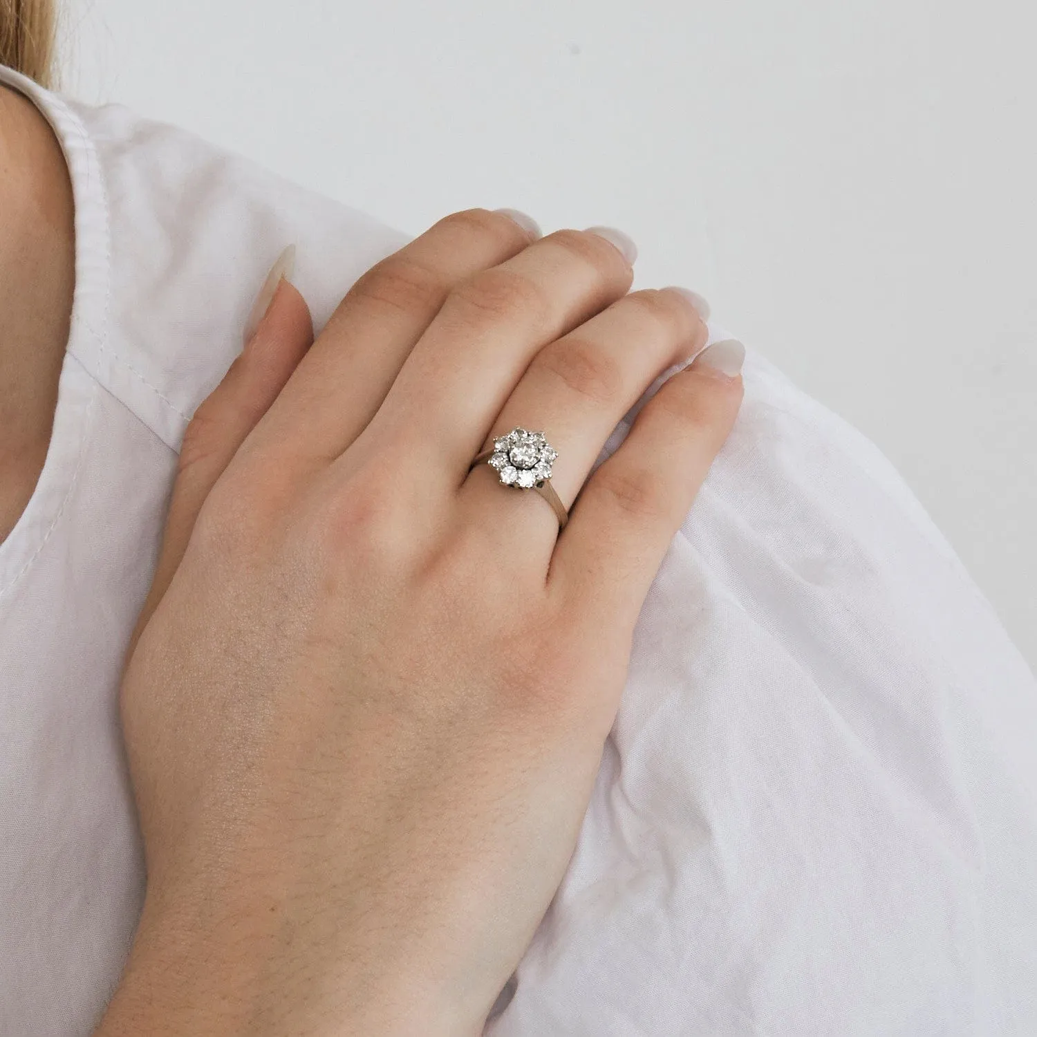 Bague Fleur en or gris et diamants sold by 58 Facettes product image thumbnail 3