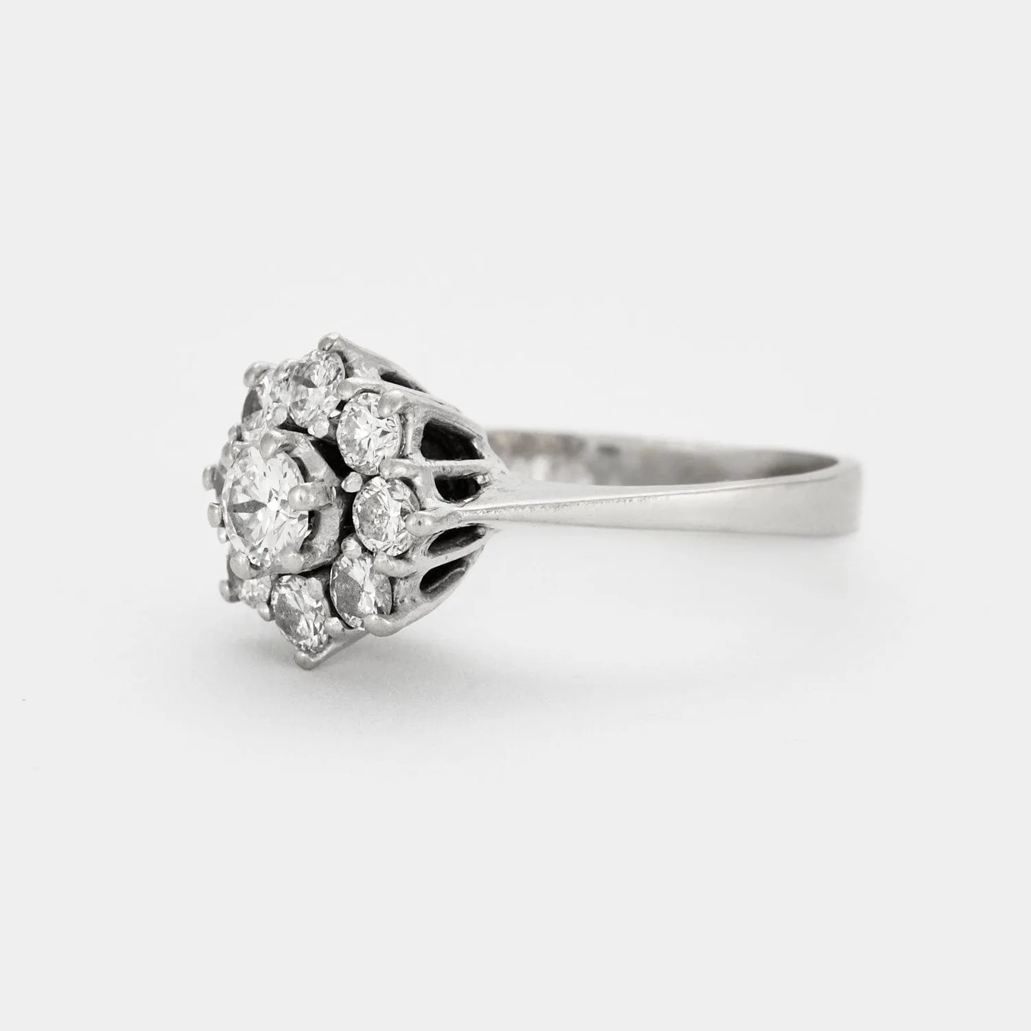 Bague Fleur en or gris et diamants sold by 58 Facettes product image thumbnail 4