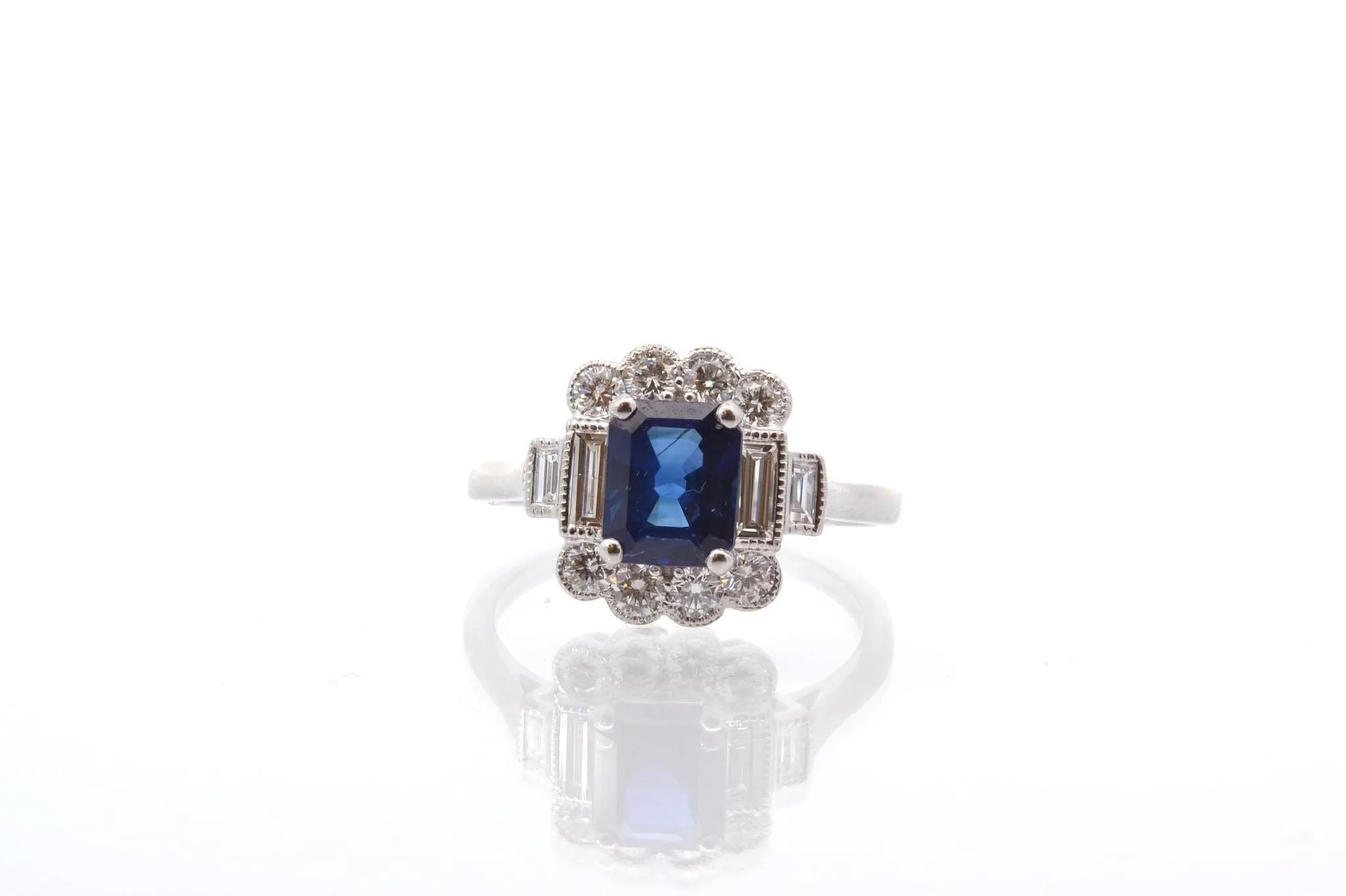 Bague d'occasion saphir et diamants sold by 58 Facettes product image thumbnail 3