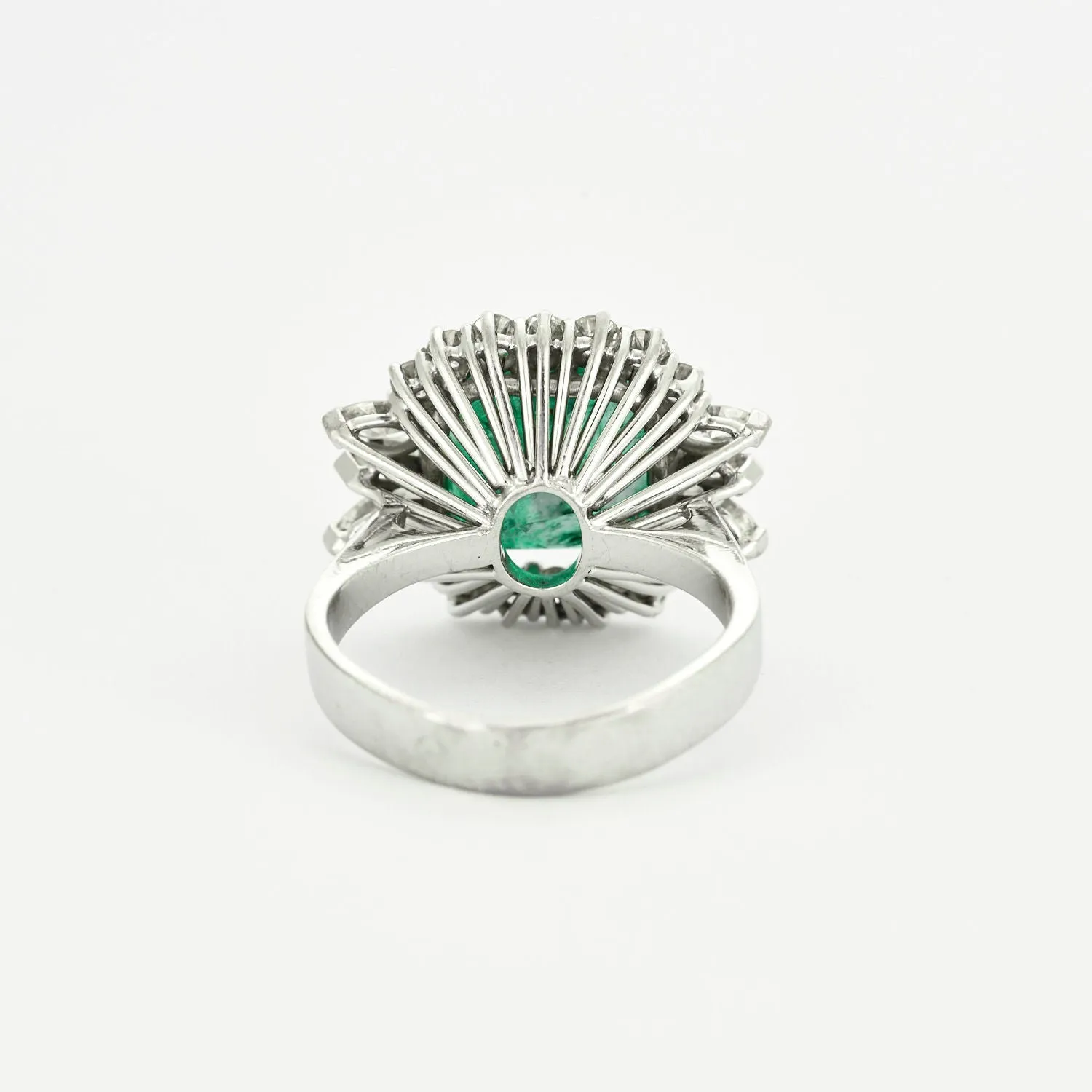 Bague émeraude entourage diamants sold by 58 Facettes product image thumbnail 5