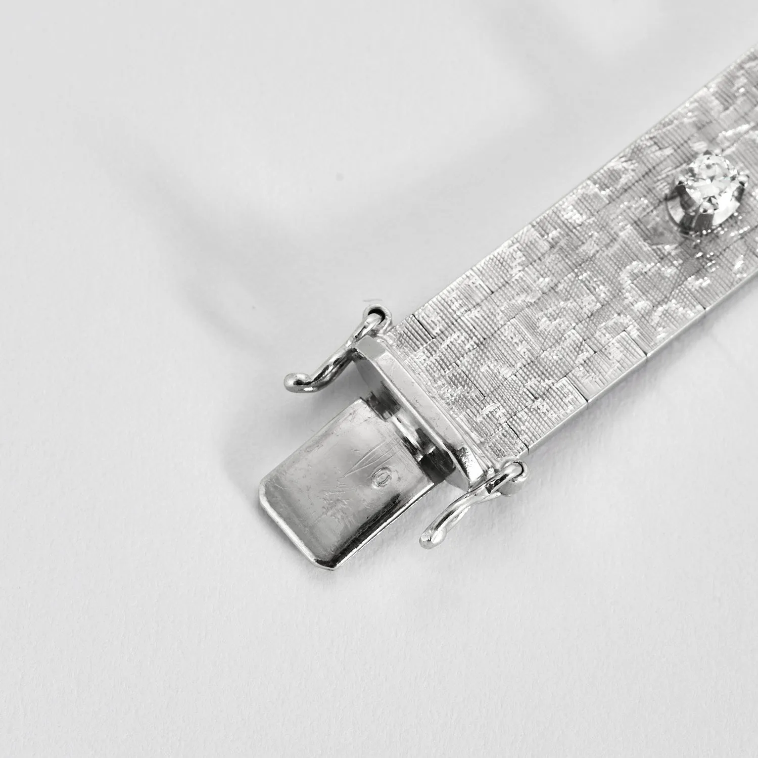 Bracelet or gris diamants et saphirs sold by 58 Facettes product image thumbnail 5