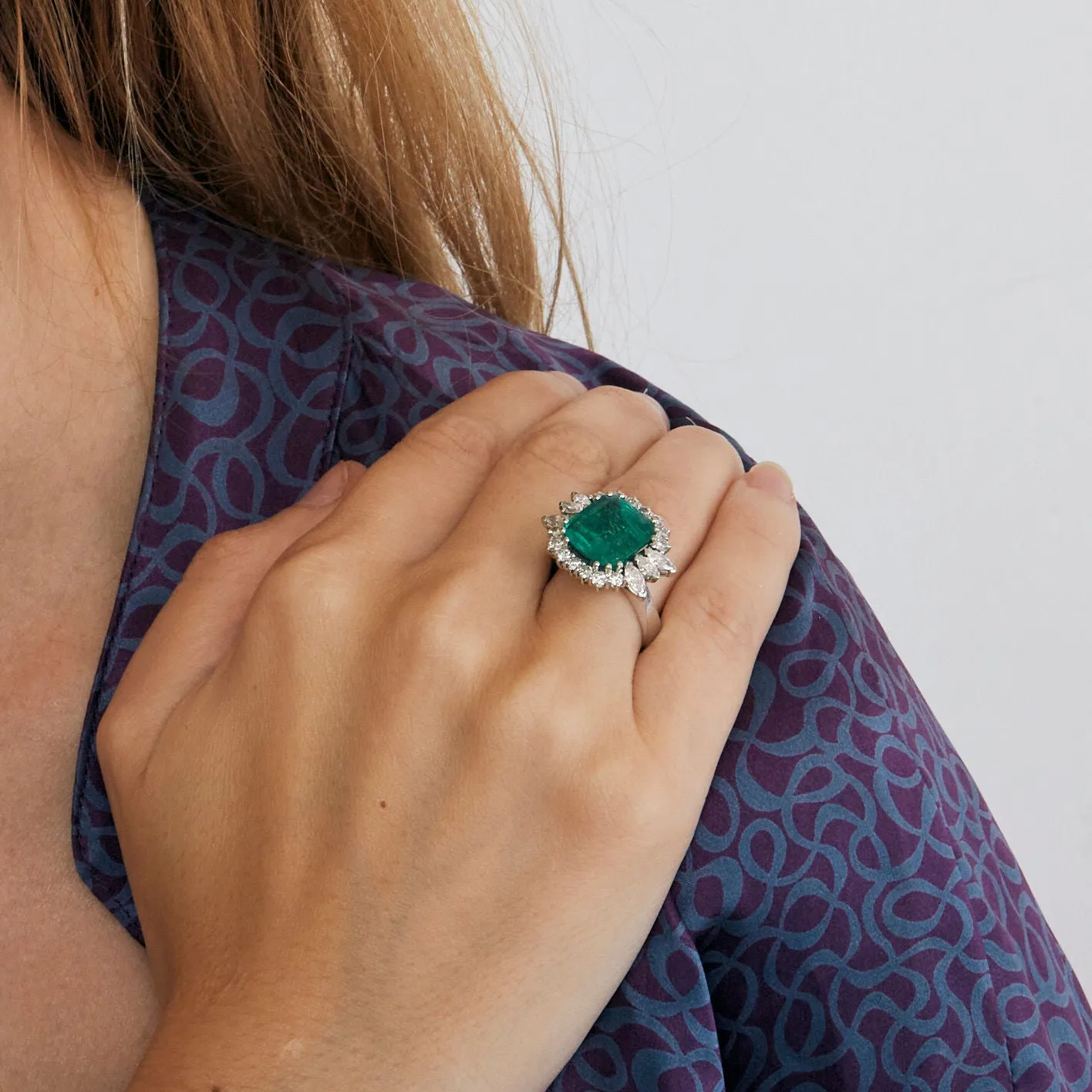 Bague émeraude entourage diamants sold by 58 Facettes product image thumbnail 2