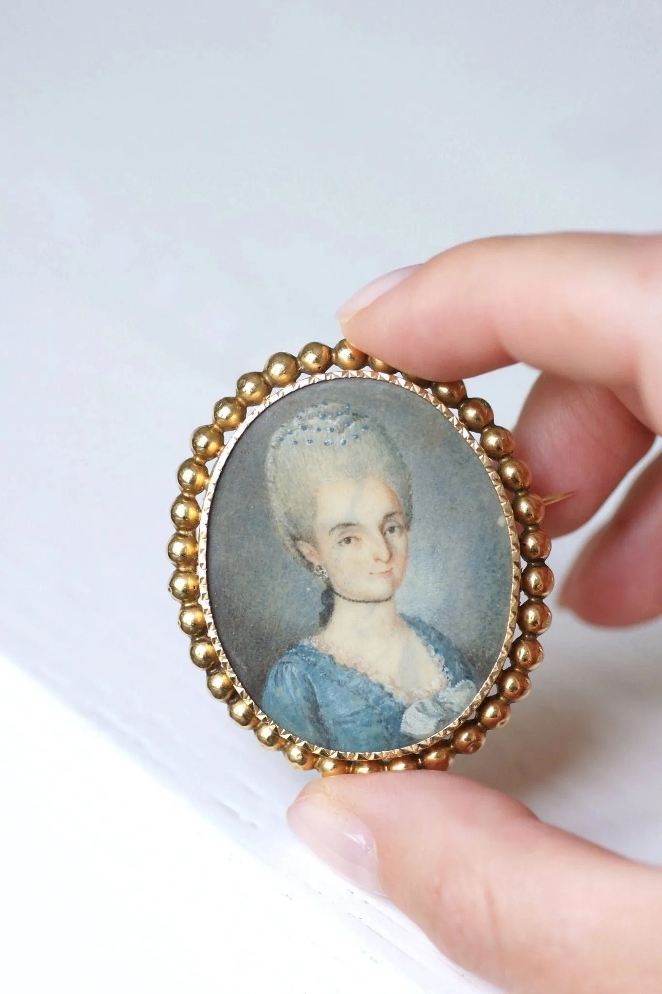 Broche ancienne en or et portrait miniature sold by 58 Facettes product image thumbnail 2