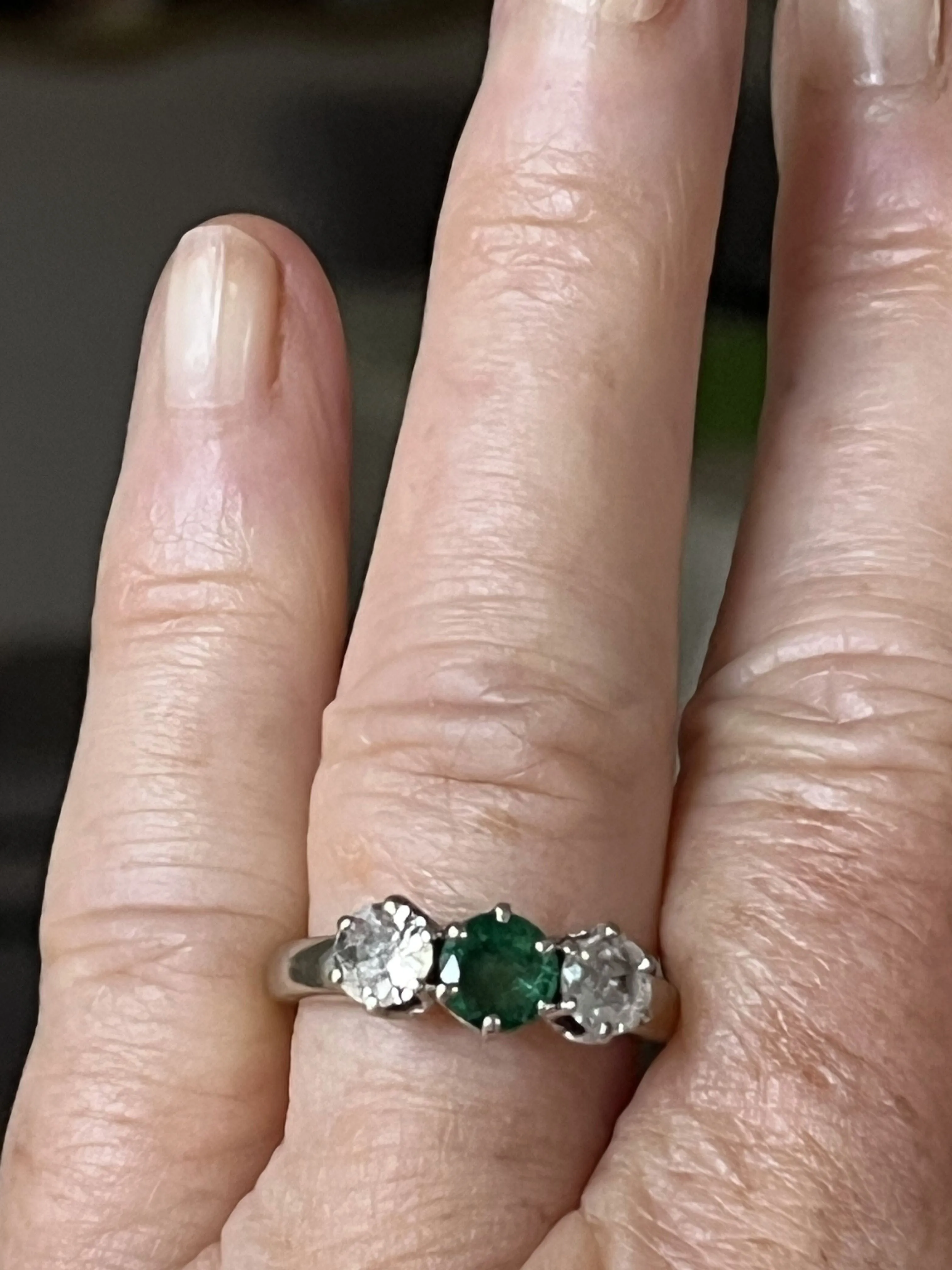 Bague Jarretière Or Gris Emeraude Diamants sold by 58 Facettes product image thumbnail 3