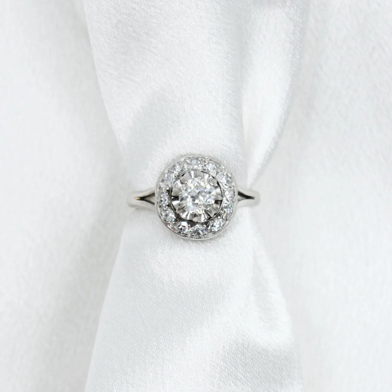 Bague Halo Vintage en Or et Diamants sold by 58 Facettes product image thumbnail 4