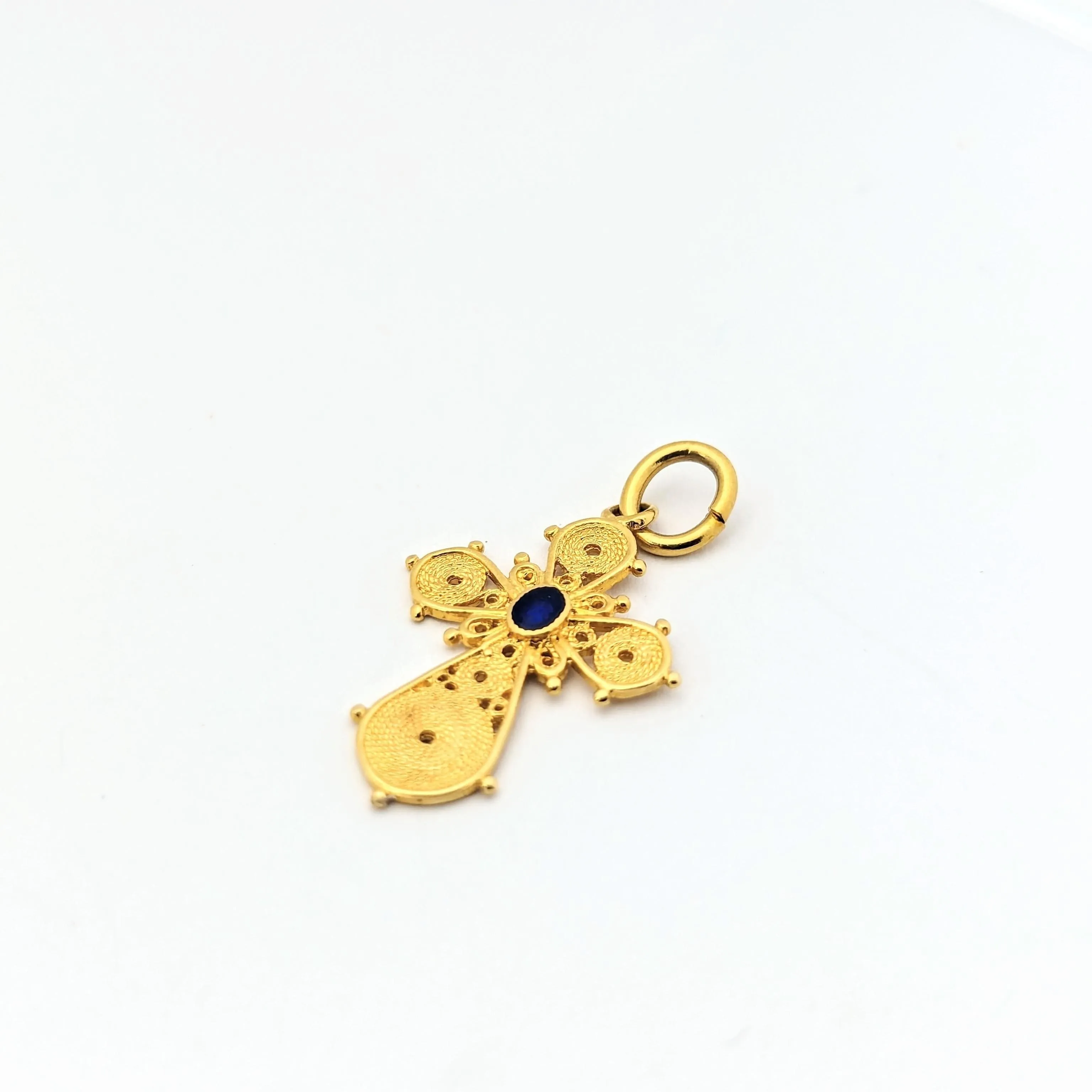 Pendentif croix en or jaune 18 carats sold by 58 Facettes product image thumbnail 3