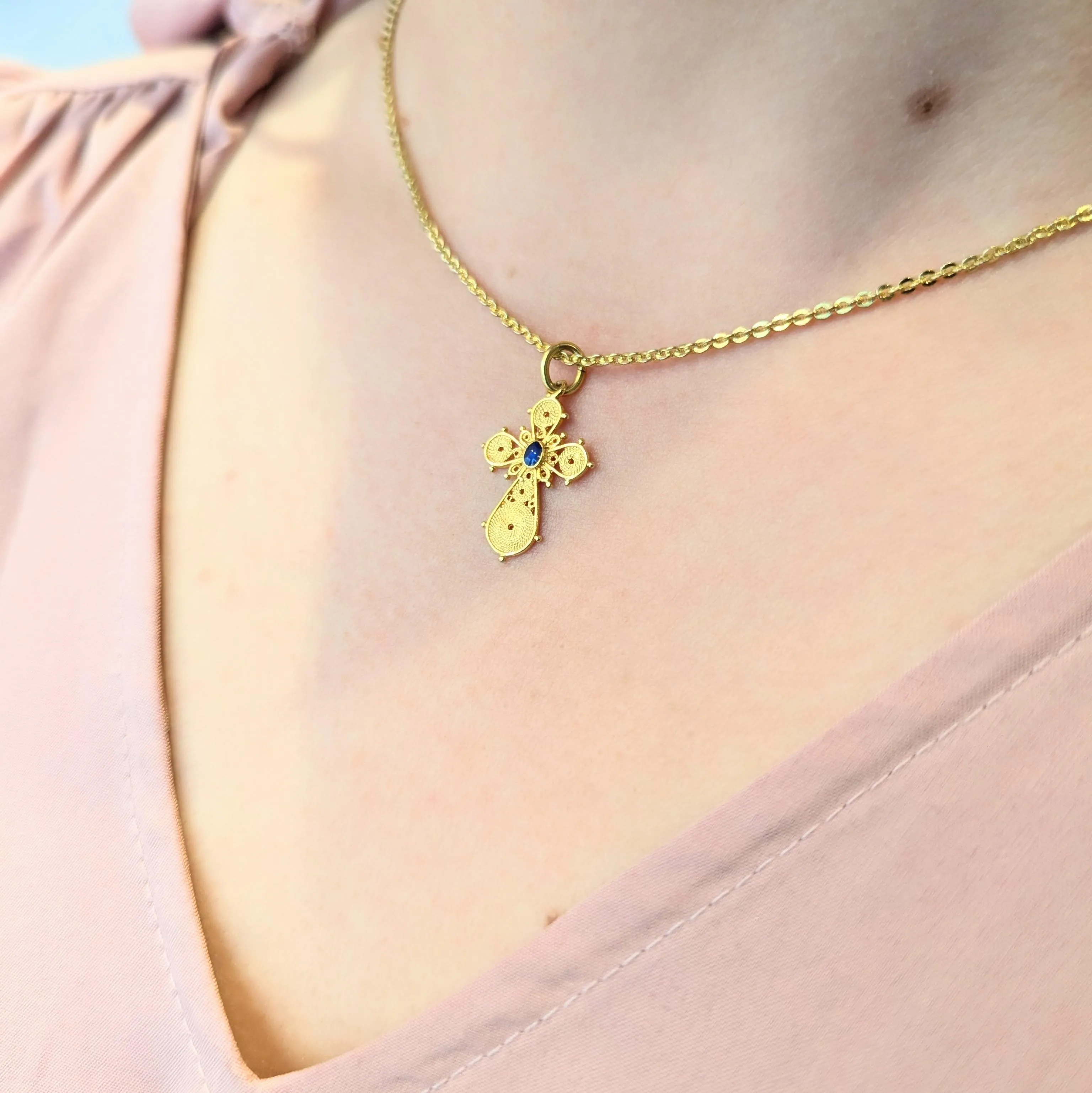 Pendentif croix en or jaune 18 carats sold by 58 Facettes product image thumbnail 2