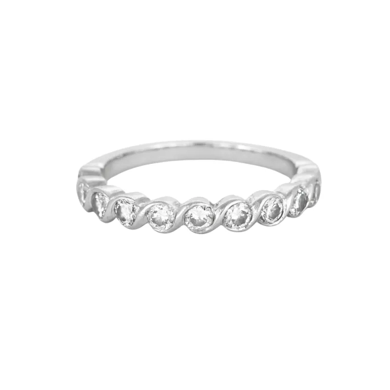Demie alliance en or gris et diamants sold by 58 Facettes