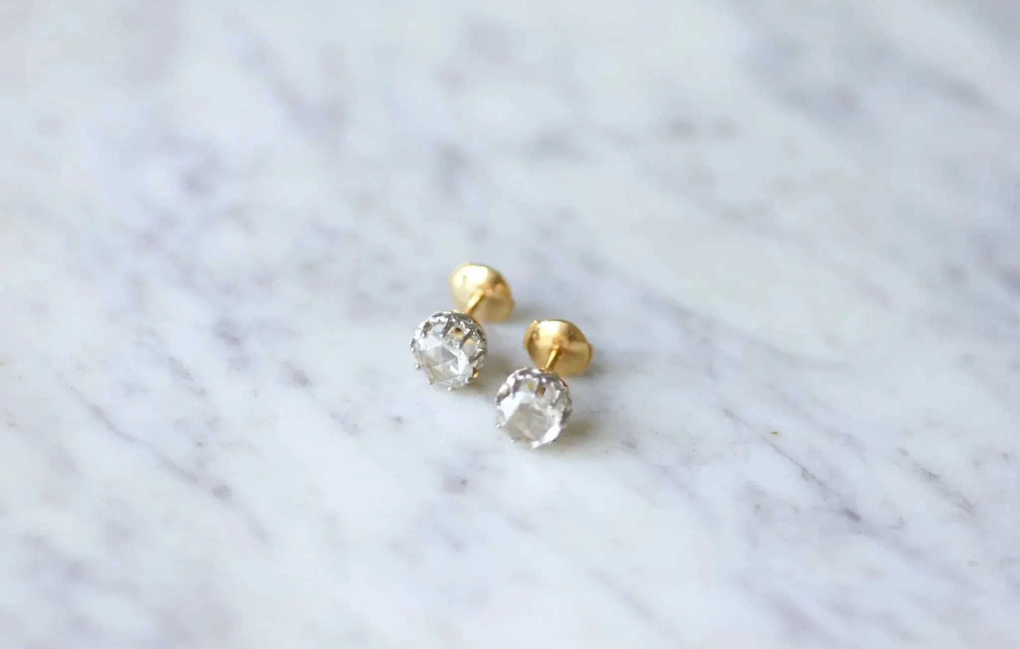 Clous en or jaune, diamants rose couronnée sold by 58 Facettes product image thumbnail 5