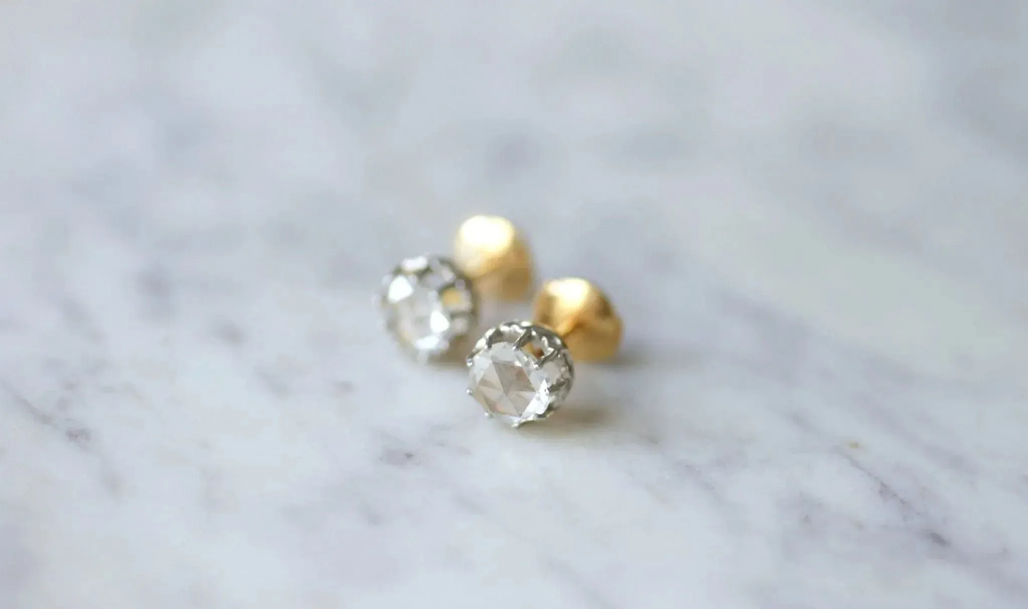 Clous en or jaune, diamants rose couronnée sold by 58 Facettes product image thumbnail 3