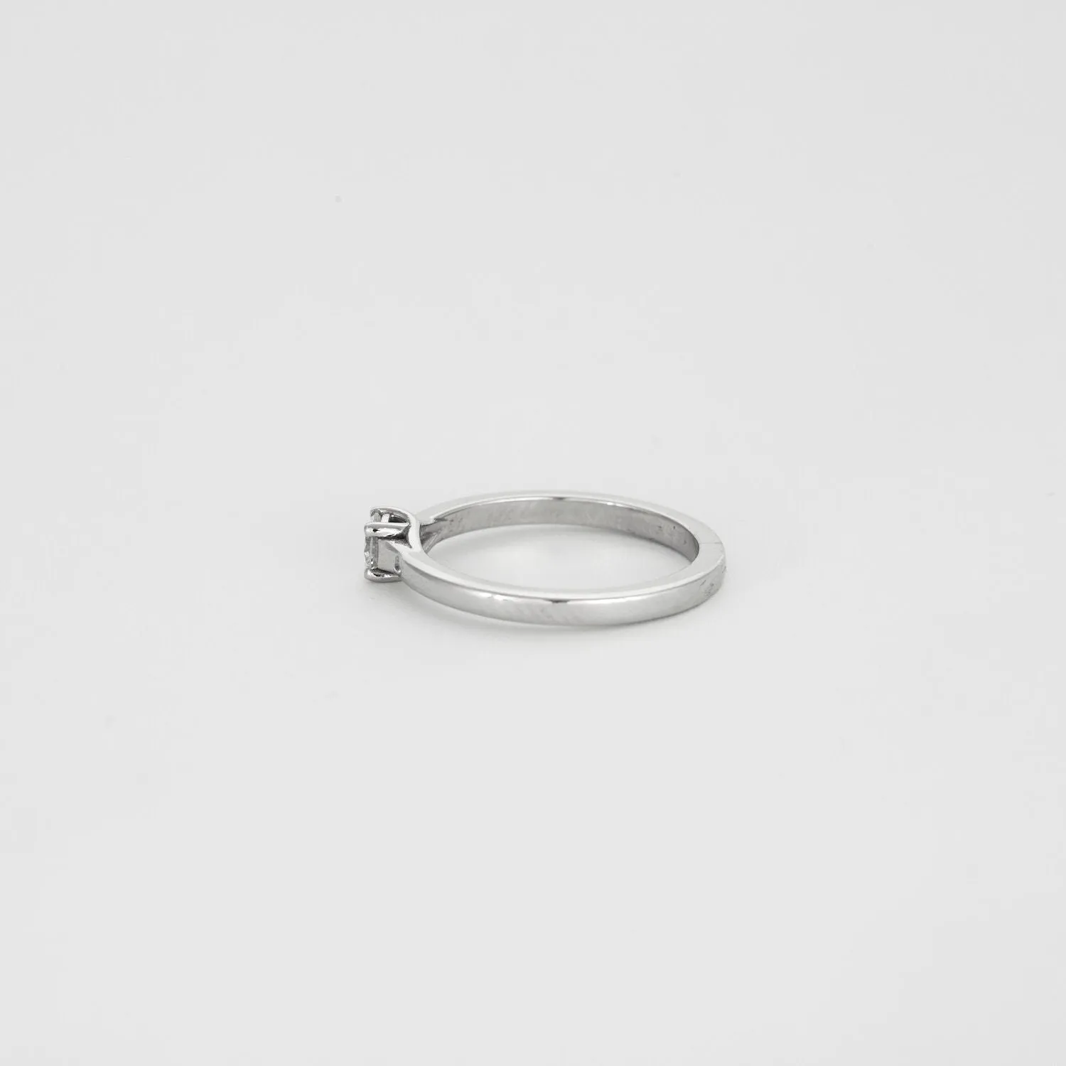Solitaire en or blanc orné d'un diamant sold by 58 Facettes product image thumbnail 3