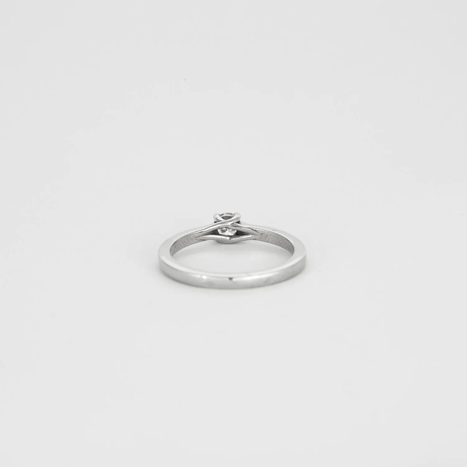 Solitaire en or blanc orné d'un diamant sold by 58 Facettes product image thumbnail 4