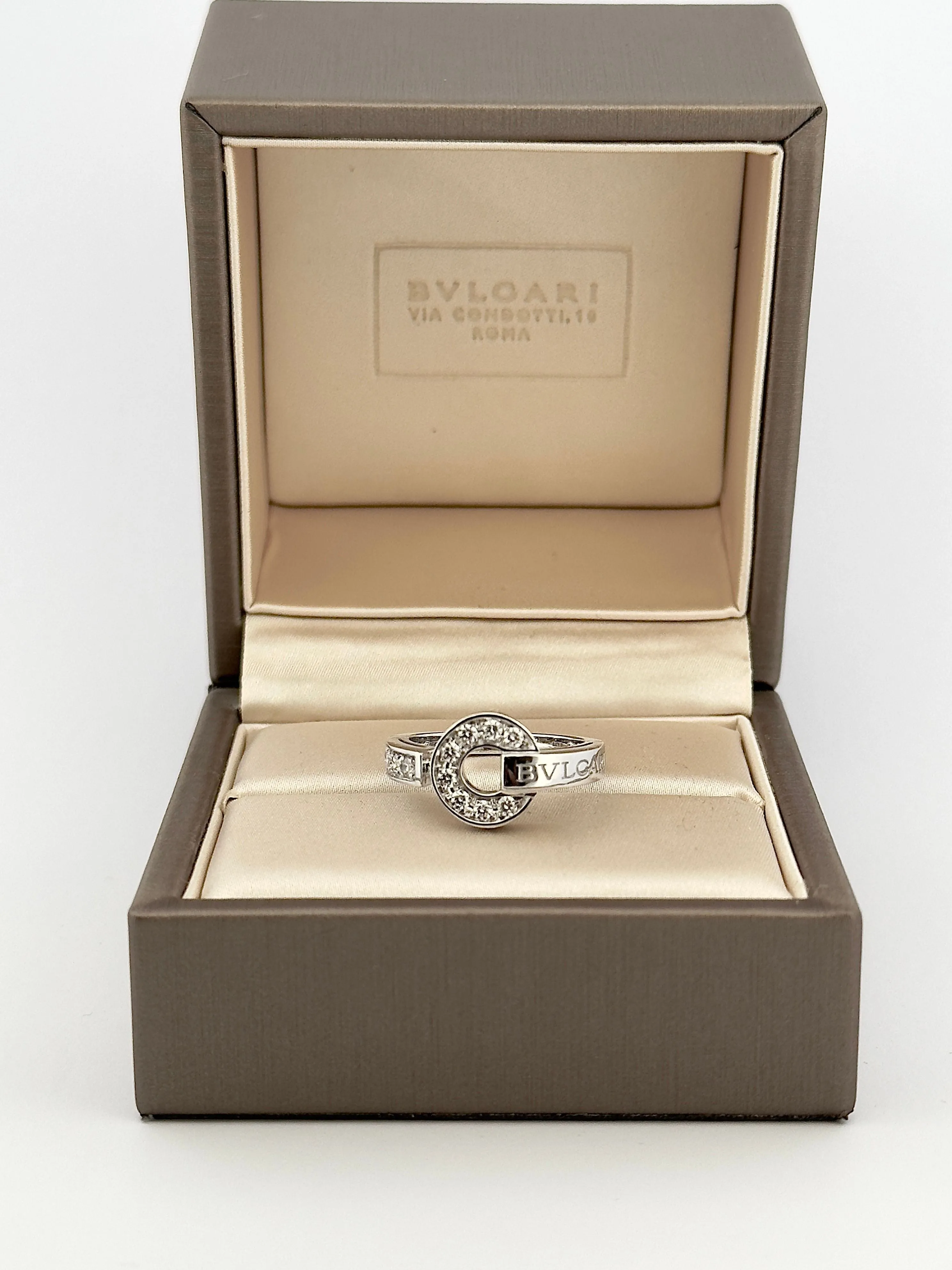 Bulgari - Bague "Bvlgari Classic" or blanc 18 carats et diamant sold by 58 Facettes product image thumbnail 5